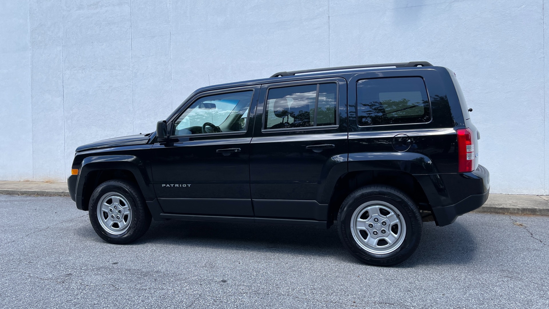 Used 2016 Jeep Patriot Sport SE / 6SPEED AUTO / POWER GROUP / CLOTH / KEYLESS ENTRY for sale $10,995 at Formula Imports in Charlotte NC 28227 4