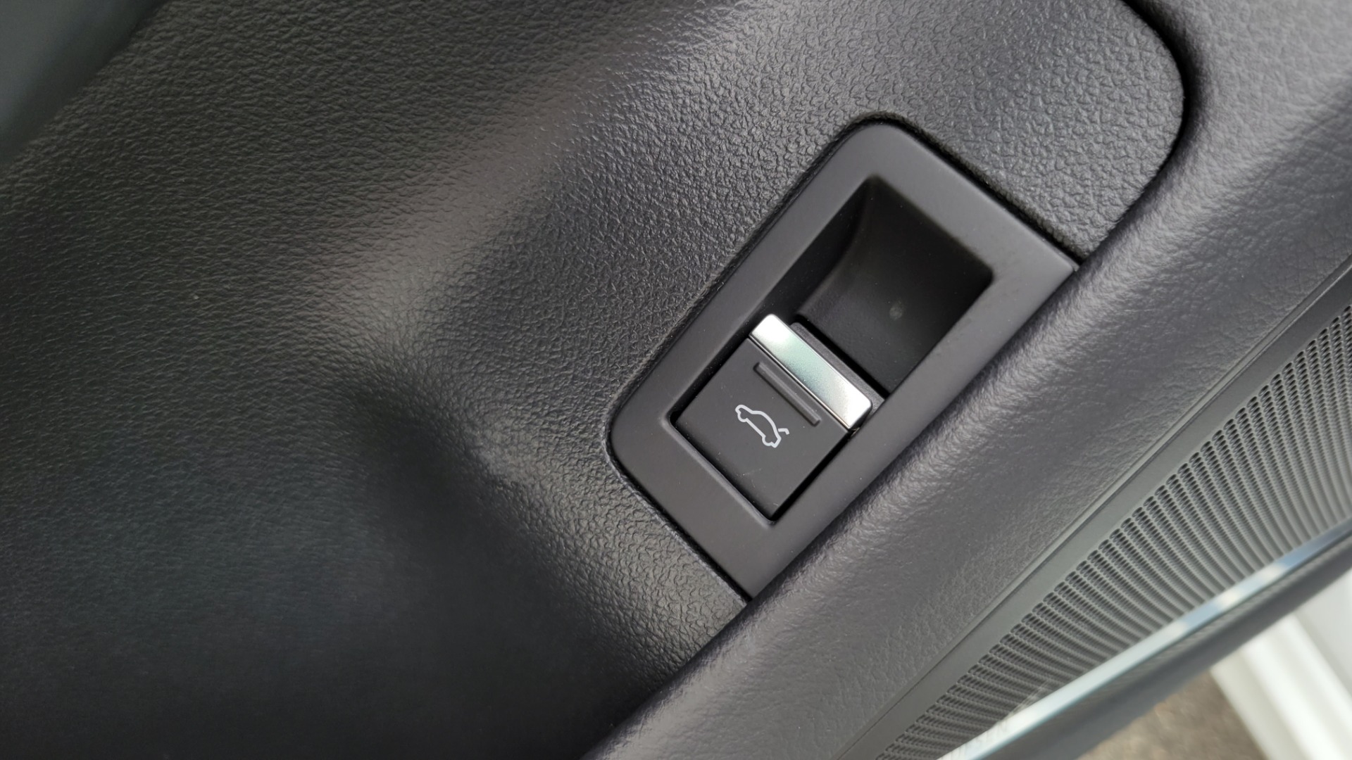 Used 2019 Audi A6 PREMIUM PLUS / DRVR ASST / WARM WTHR / CLD WTHR / NAV / CAMERA for sale $47,995 at Formula Imports in Charlotte NC 28227 36