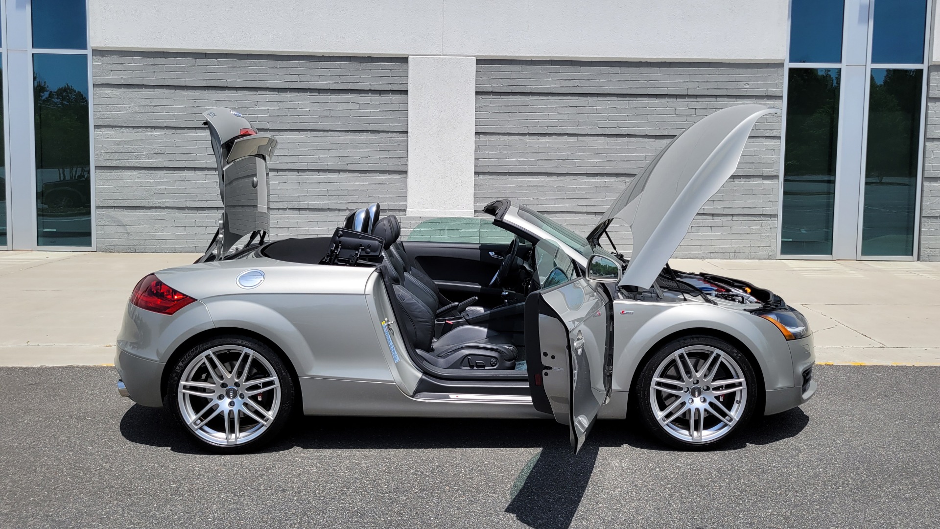 Used 2008 Audi TT 3.2L CONVERTIBLE / MANUAL / 19IN WHEELS / LOW MILES for sale Sold at Formula Imports in Charlotte NC 28227 24