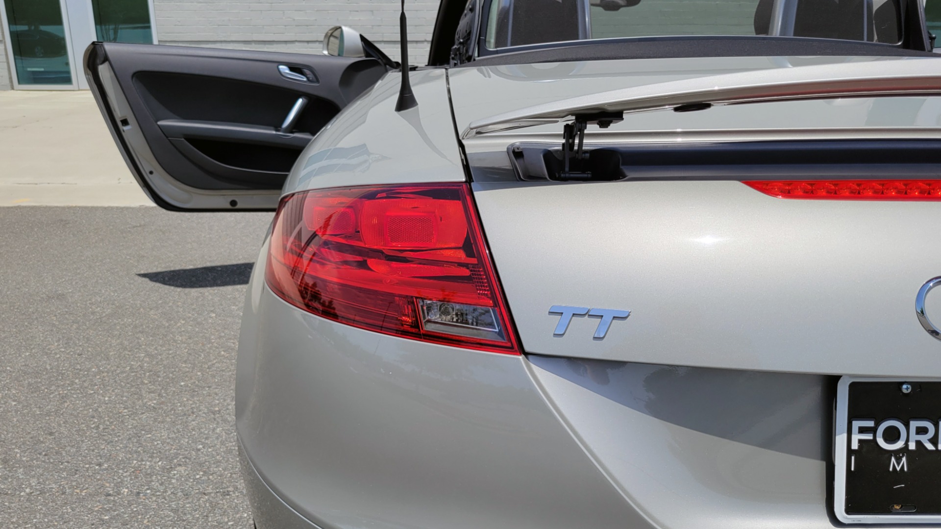 Used 2008 Audi TT 3.2L CONVERTIBLE / MANUAL / 19IN WHEELS / LOW MILES for sale Sold at Formula Imports in Charlotte NC 28227 38