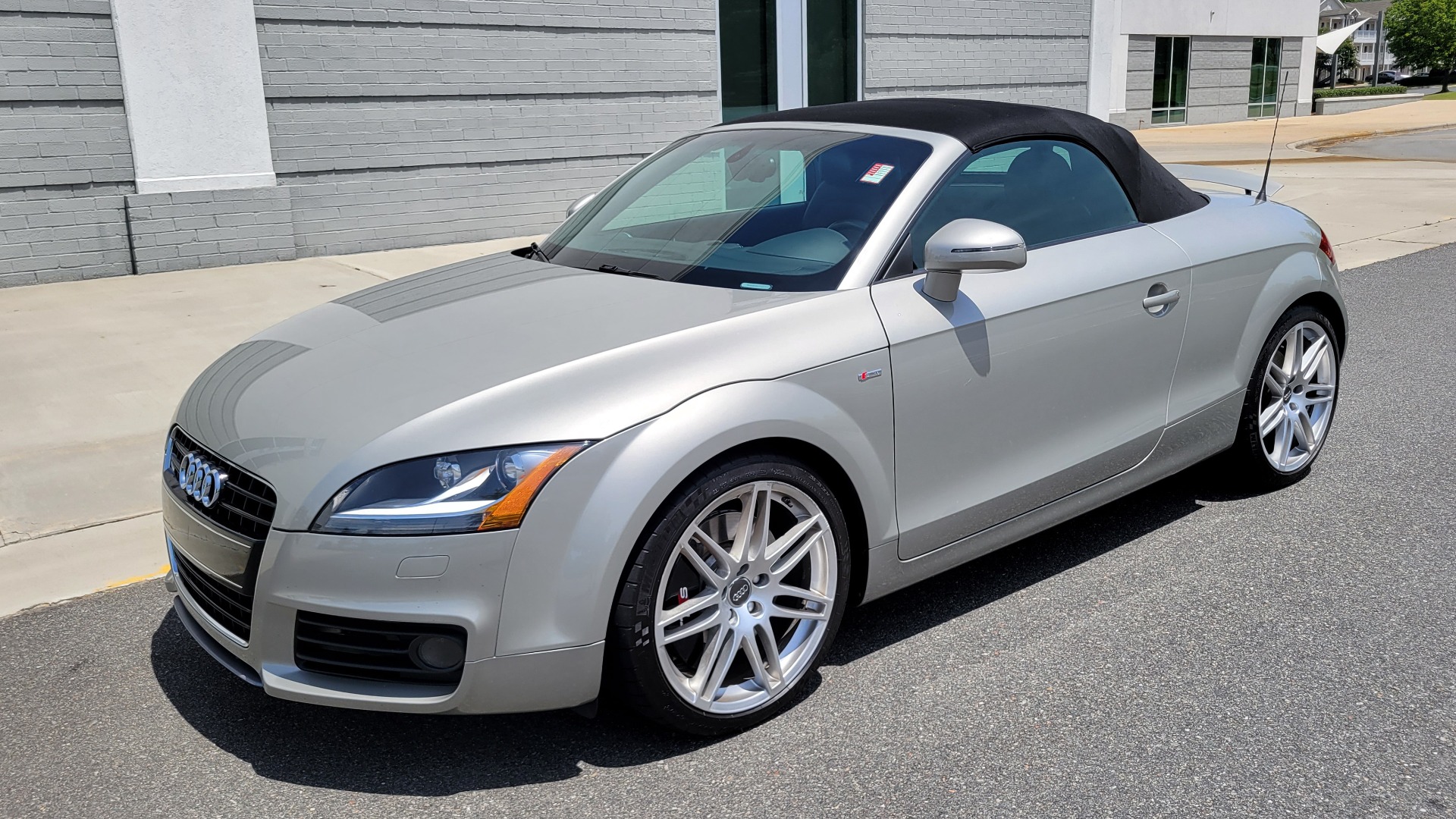 Used 2008 Audi TT 3.2L CONVERTIBLE / MANUAL / 19IN WHEELS / LOW MILES for sale Sold at Formula Imports in Charlotte NC 28227 4
