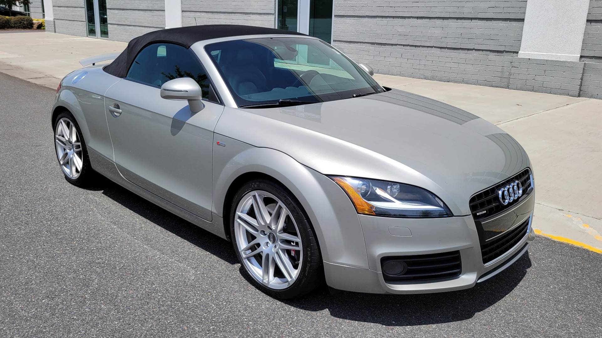 Used 2008 Audi TT 3.2L CONVERTIBLE / MANUAL / 19IN WHEELS / LOW MILES for sale Sold at Formula Imports in Charlotte NC 28227 7