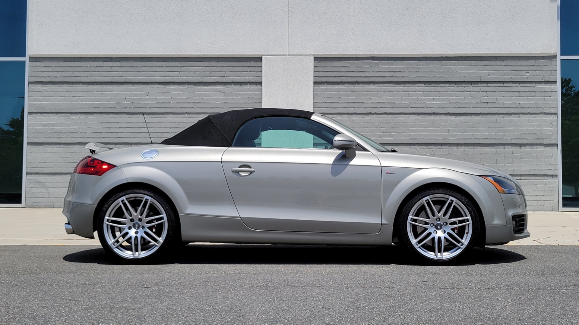 Used 2008 Audi TT 3.2L CONVERTIBLE / MANUAL / 19IN WHEELS / LOW MILES for sale Sold at Formula Imports in Charlotte NC 28227 8