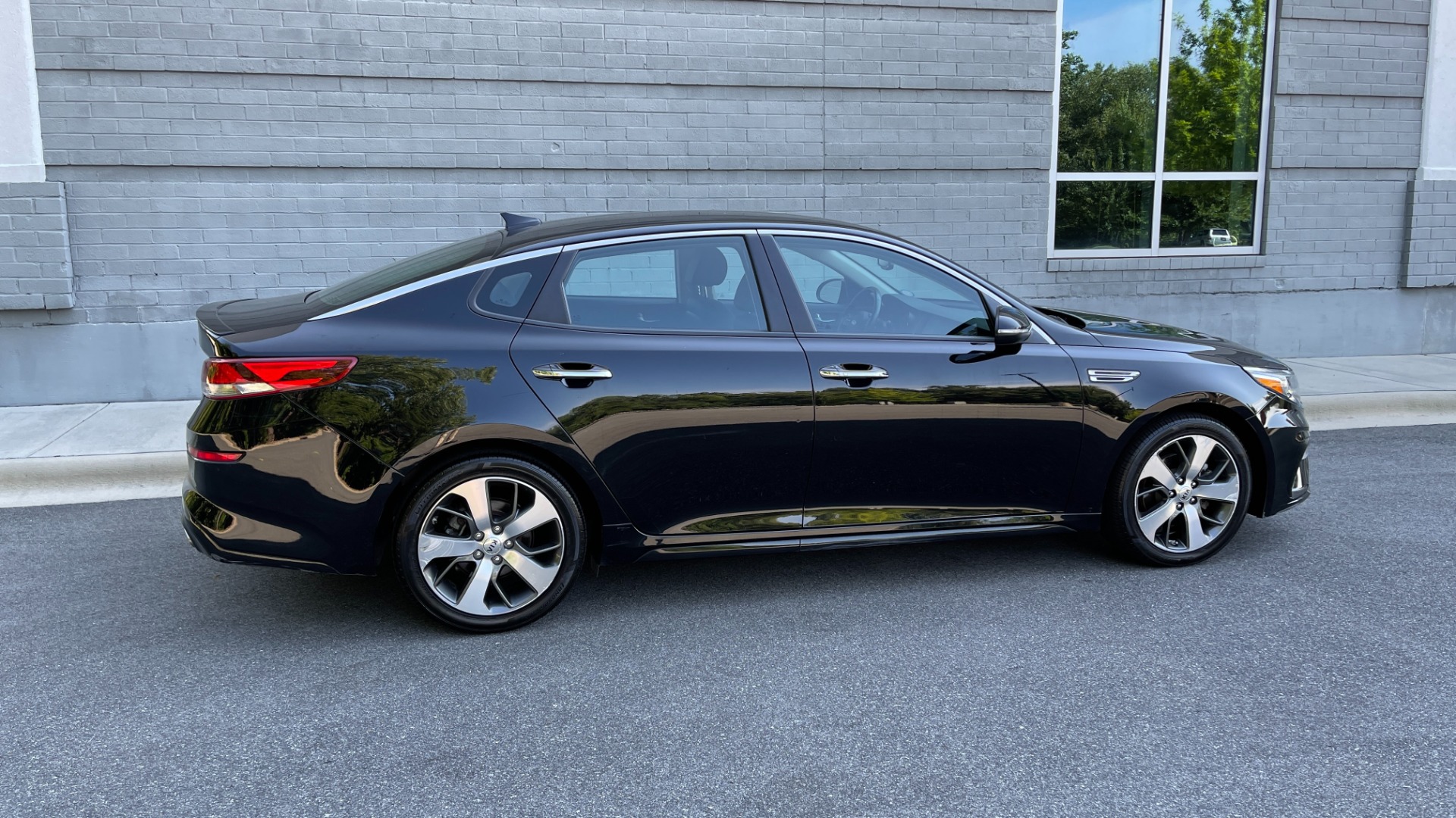 Used 2019 Kia Optima S / 4CYL / BLACK CLOTH/LEATHERETTE SEATS / AUTOMATIC TRANSMISSION for sale Sold at Formula Imports in Charlotte NC 28227 3