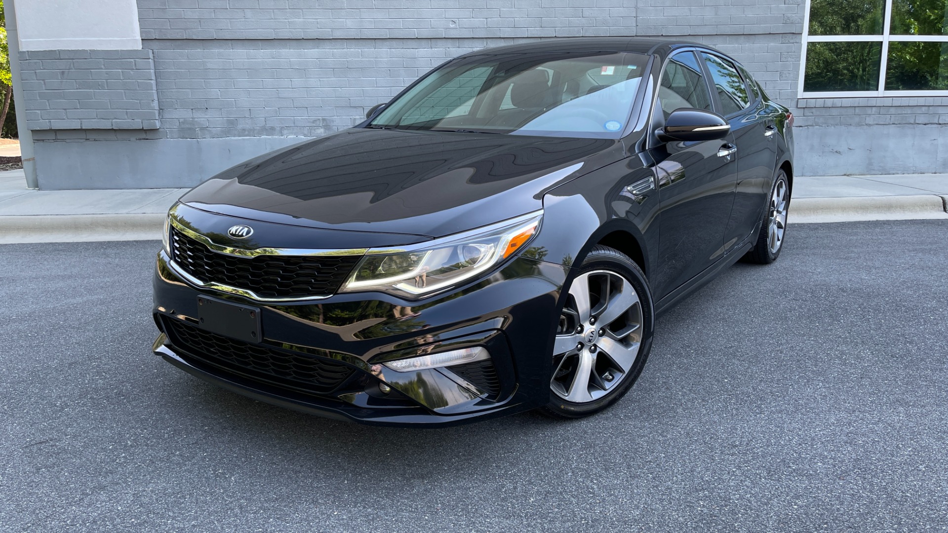 Used 2019 Kia Optima S / 4CYL / BLACK CLOTH/LEATHERETTE SEATS / AUTOMATIC TRANSMISSION for sale Sold at Formula Imports in Charlotte NC 28227 1