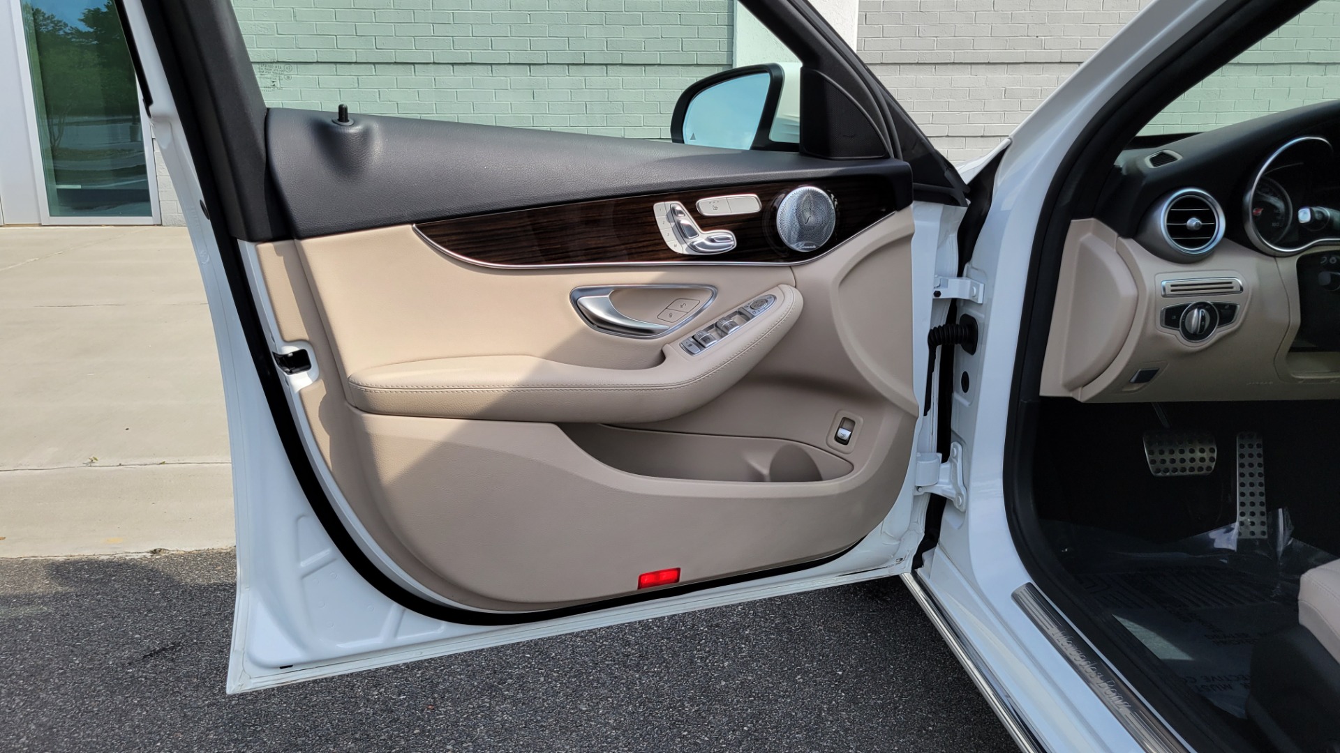 Used 2018 Mercedes-Benz C-CLASS C 300 PREMIUM / SUNROOF / SMARTPHONE / COMFORT SUSP / CAMERA for sale Sold at Formula Imports in Charlotte NC 28227 32