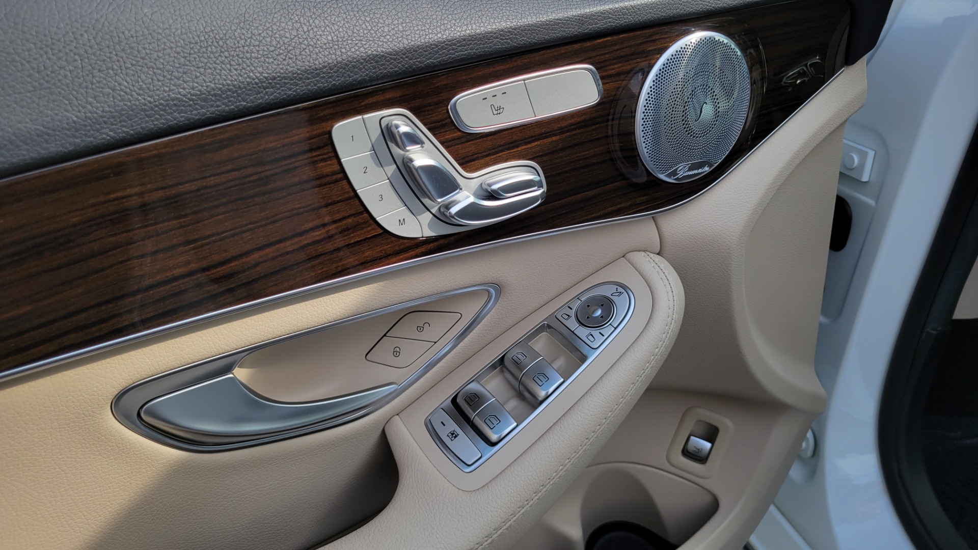 Used 2018 Mercedes-Benz C-CLASS C 300 PREMIUM / SUNROOF / SMARTPHONE / COMFORT SUSP / CAMERA for sale $31,395 at Formula Imports in Charlotte NC 28227 33