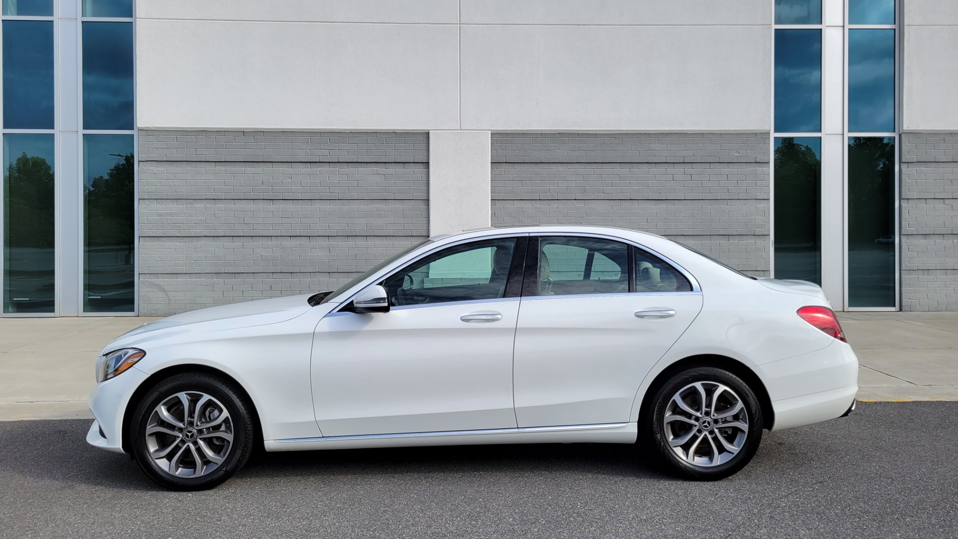 Used 2018 Mercedes-Benz C-CLASS C 300 PREMIUM / SUNROOF / SMARTPHONE / COMFORT SUSP / CAMERA for sale Sold at Formula Imports in Charlotte NC 28227 4