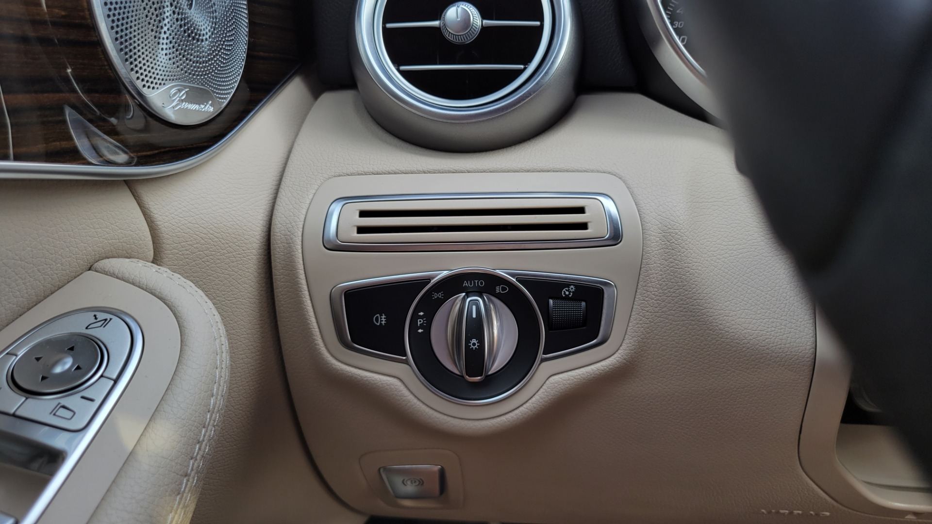 Used 2018 Mercedes-Benz C-CLASS C 300 PREMIUM / SUNROOF / SMARTPHONE / COMFORT SUSP / CAMERA for sale Sold at Formula Imports in Charlotte NC 28227 43