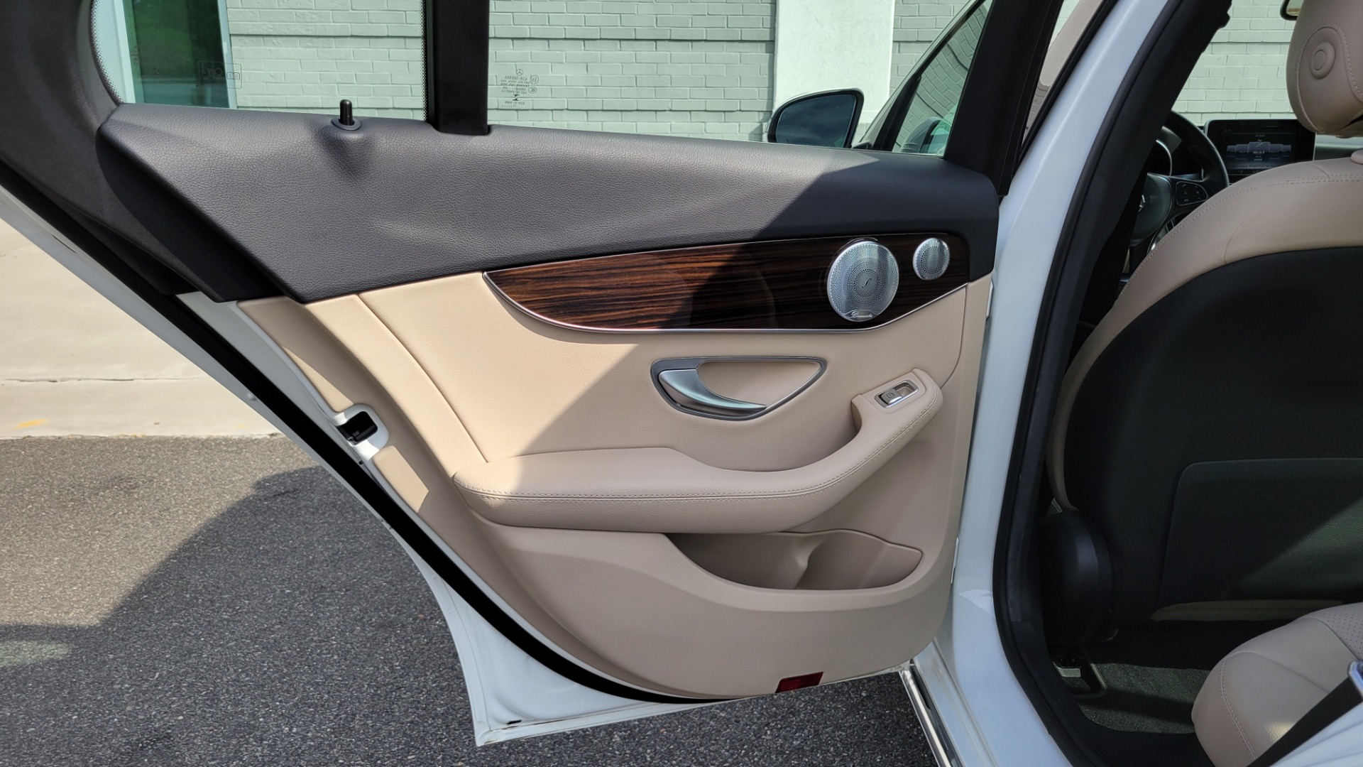 Used 2018 Mercedes-Benz C-CLASS C 300 PREMIUM / SUNROOF / SMARTPHONE / COMFORT SUSP / CAMERA for sale Sold at Formula Imports in Charlotte NC 28227 62