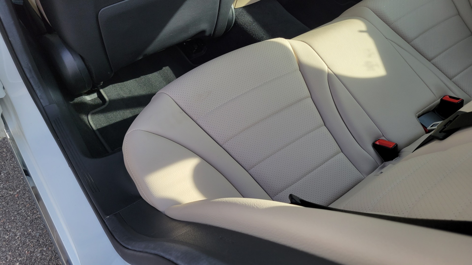 Used 2018 Mercedes-Benz C-CLASS C 300 PREMIUM / SUNROOF / SMARTPHONE / COMFORT SUSP / CAMERA for sale $31,395 at Formula Imports in Charlotte NC 28227 64