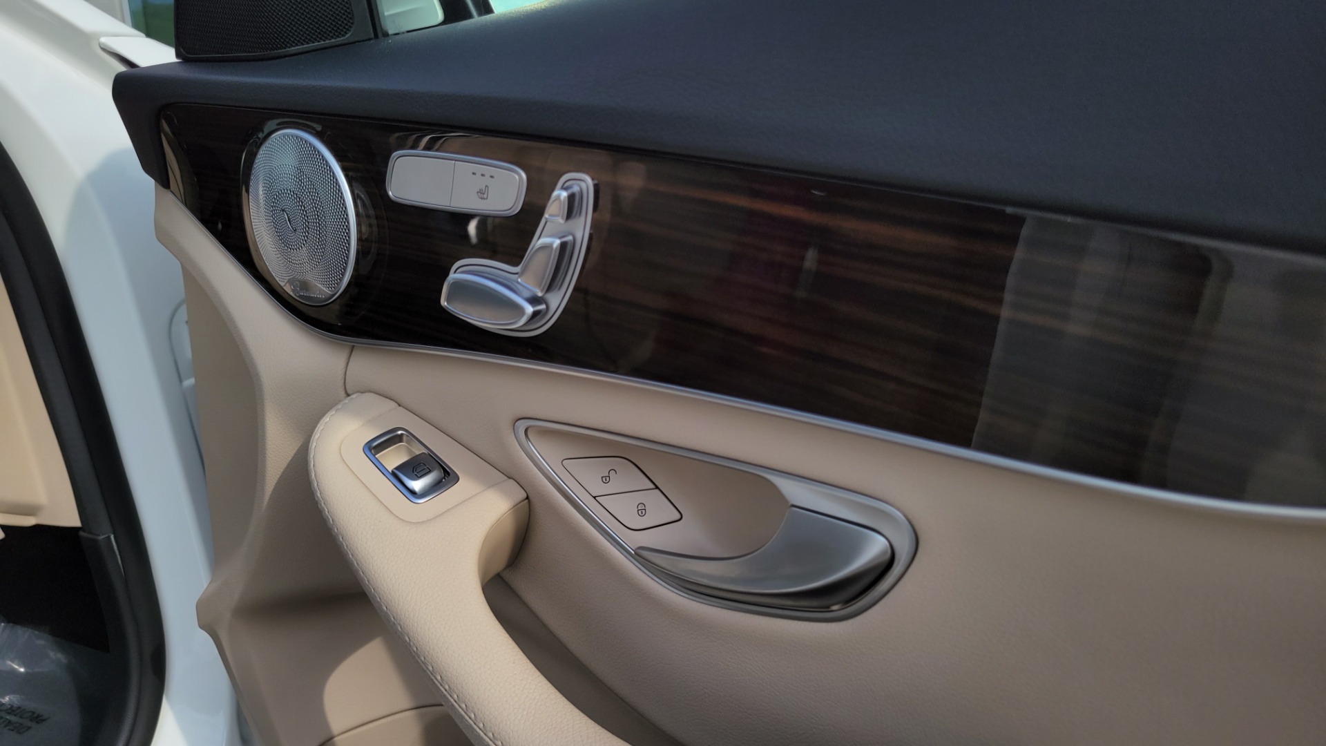 Used 2018 Mercedes-Benz C-CLASS C 300 PREMIUM / SUNROOF / SMARTPHONE / COMFORT SUSP / CAMERA for sale $31,395 at Formula Imports in Charlotte NC 28227 68