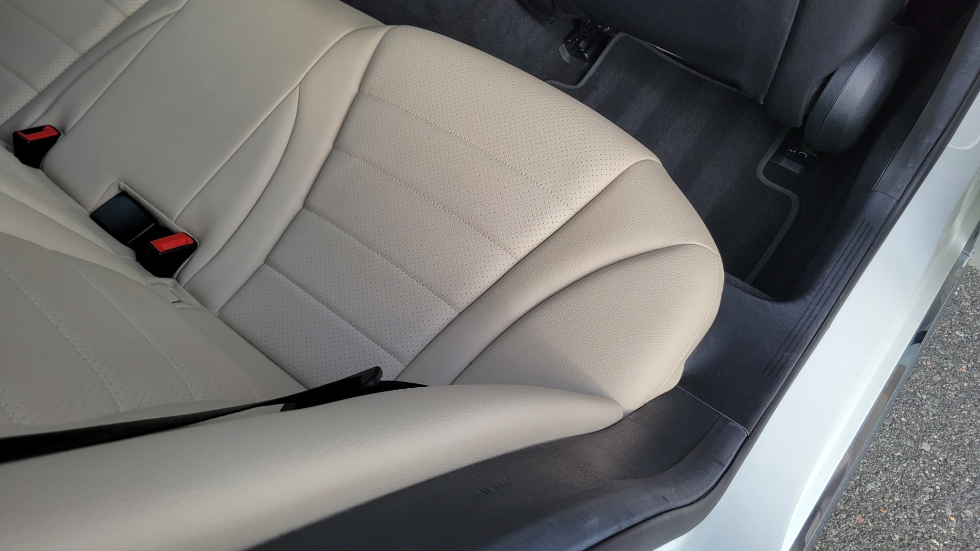 Used 2018 Mercedes-Benz C-CLASS C 300 PREMIUM / SUNROOF / SMARTPHONE / COMFORT SUSP / CAMERA for sale $31,395 at Formula Imports in Charlotte NC 28227 75