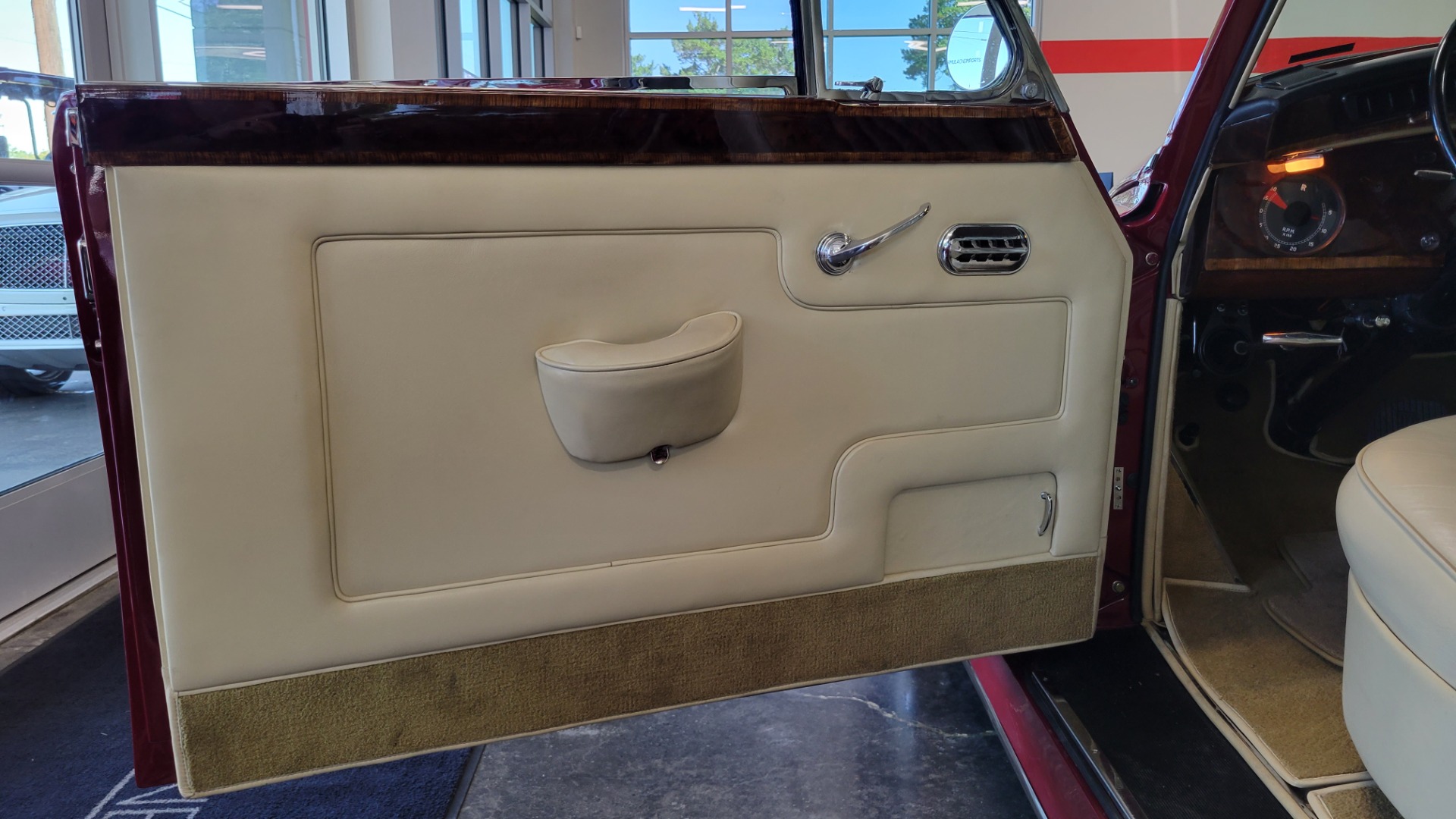Used 1963 Rolls-Royce SILVER CLOUD III CONVERTIBLE / V8 / AUTOMATIC / RESTORED / LOW MILES for sale Sold at Formula Imports in Charlotte NC 28227 14