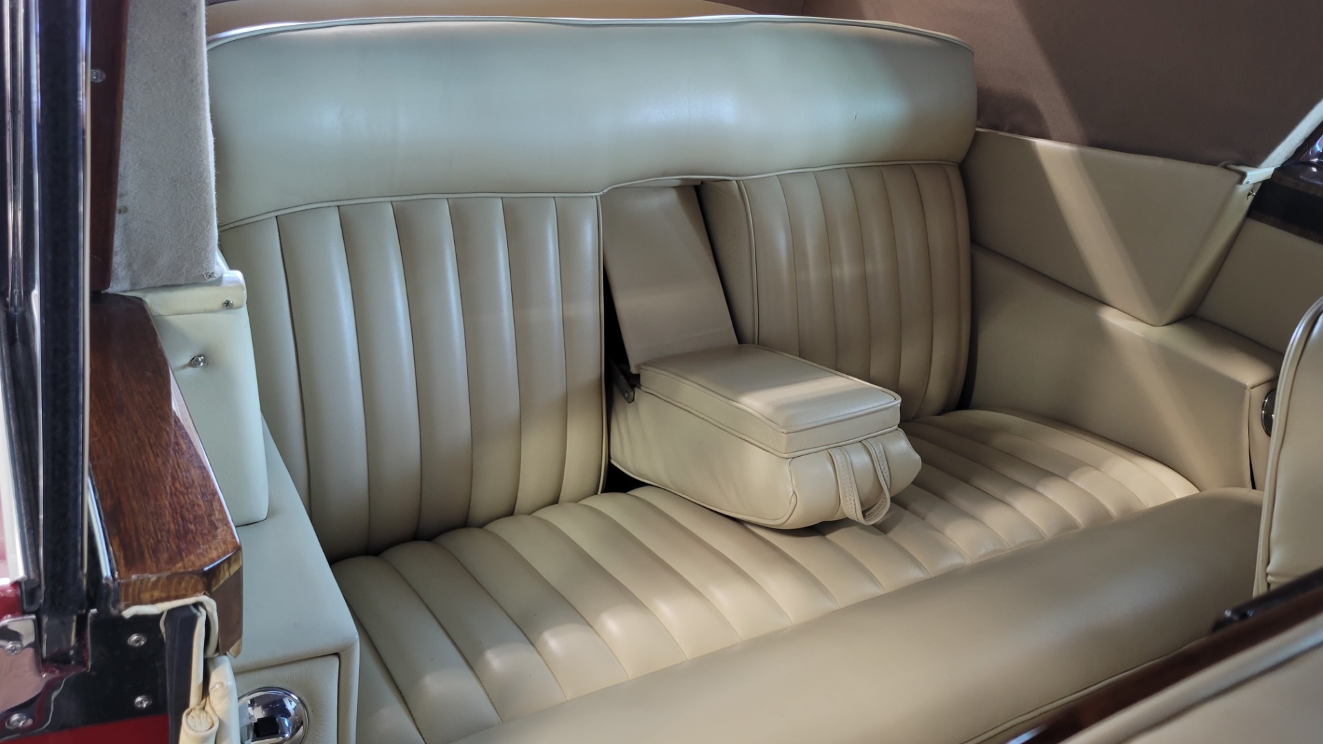 Used 1963 Rolls-Royce SILVER CLOUD III CONVERTIBLE / V8 / AUTOMATIC / RESTORED / LOW MILES for sale Sold at Formula Imports in Charlotte NC 28227 37