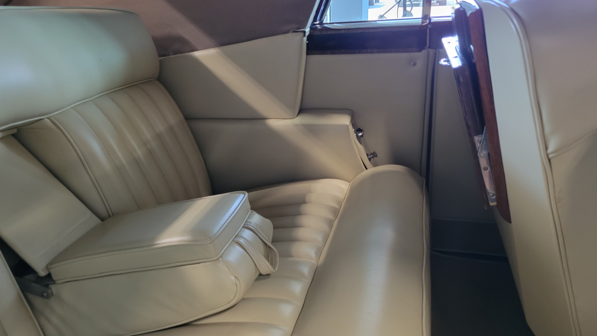 Used 1963 Rolls-Royce SILVER CLOUD III CONVERTIBLE / V8 / AUTOMATIC / RESTORED / LOW MILES for sale Sold at Formula Imports in Charlotte NC 28227 38