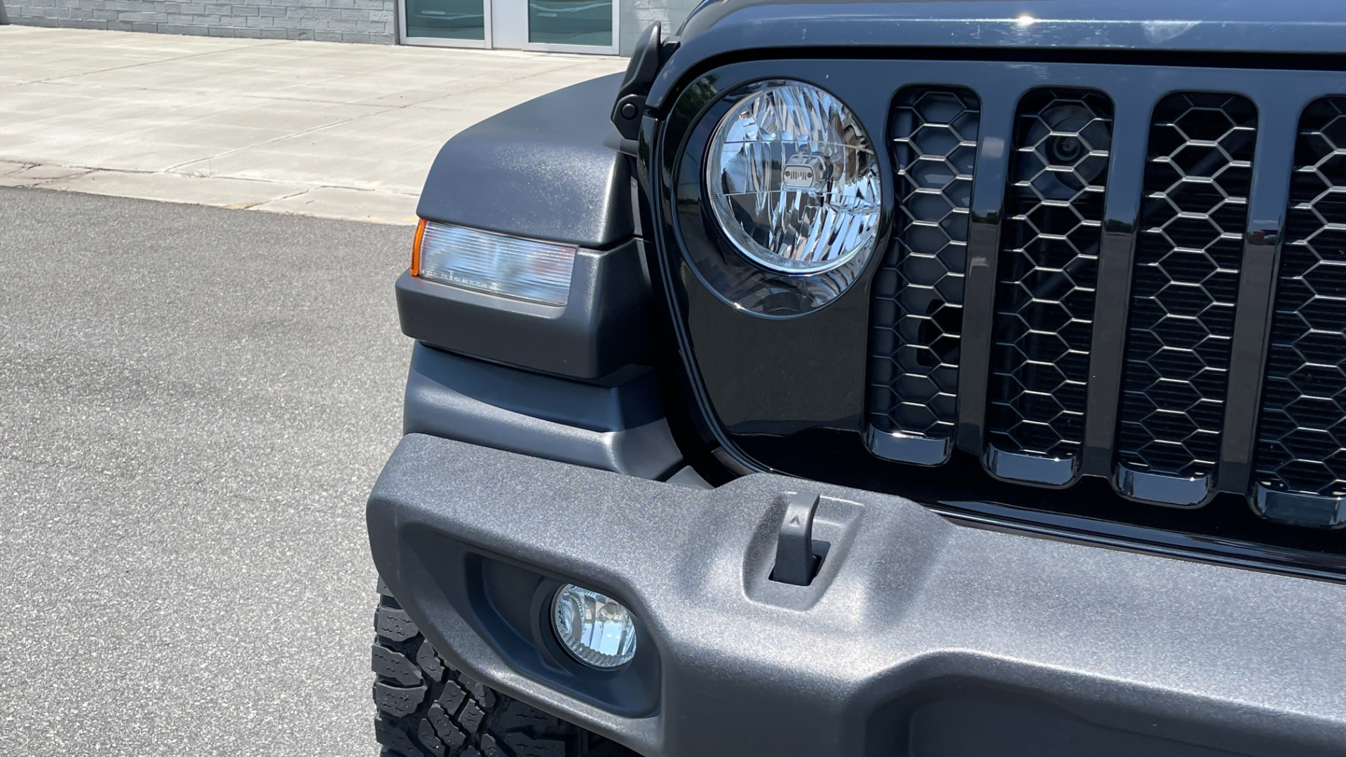 Used 2020 Jeep GLADIATOR SPORT 4X4 / 3.6L / AUTO / MAX TOW / TOUCH SCREEN / CAMERA for sale Sold at Formula Imports in Charlotte NC 28227 13