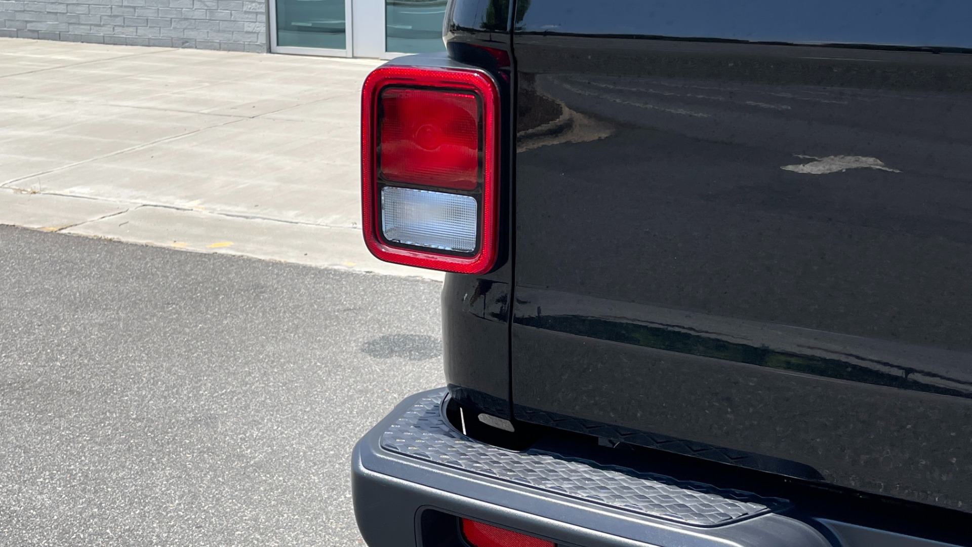 Used 2020 Jeep GLADIATOR SPORT 4X4 / 3.6L / AUTO / MAX TOW / TOUCH SCREEN / CAMERA for sale Sold at Formula Imports in Charlotte NC 28227 17