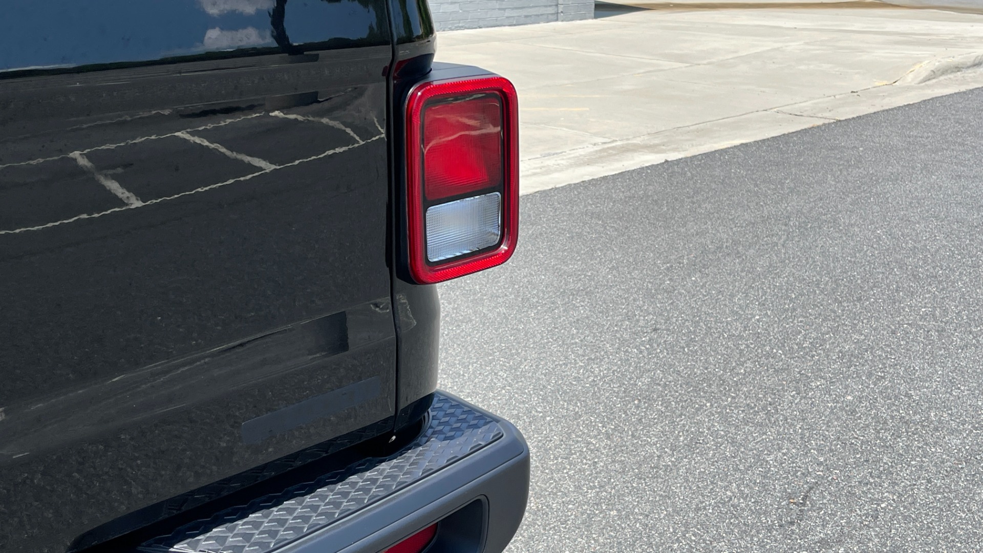 Used 2020 Jeep GLADIATOR SPORT 4X4 / 3.6L / AUTO / MAX TOW / TOUCH SCREEN / CAMERA for sale Sold at Formula Imports in Charlotte NC 28227 18
