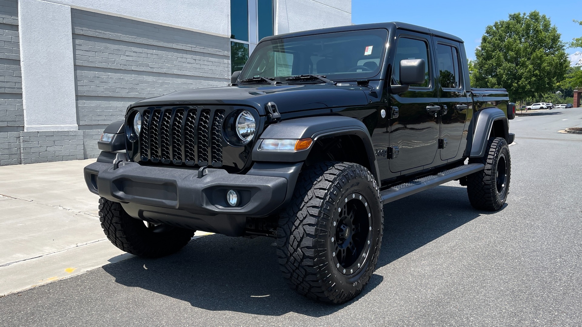 Used 2020 Jeep GLADIATOR SPORT 4X4 / 3.6L / AUTO / MAX TOW / TOUCH SCREEN / CAMERA for sale Sold at Formula Imports in Charlotte NC 28227 2