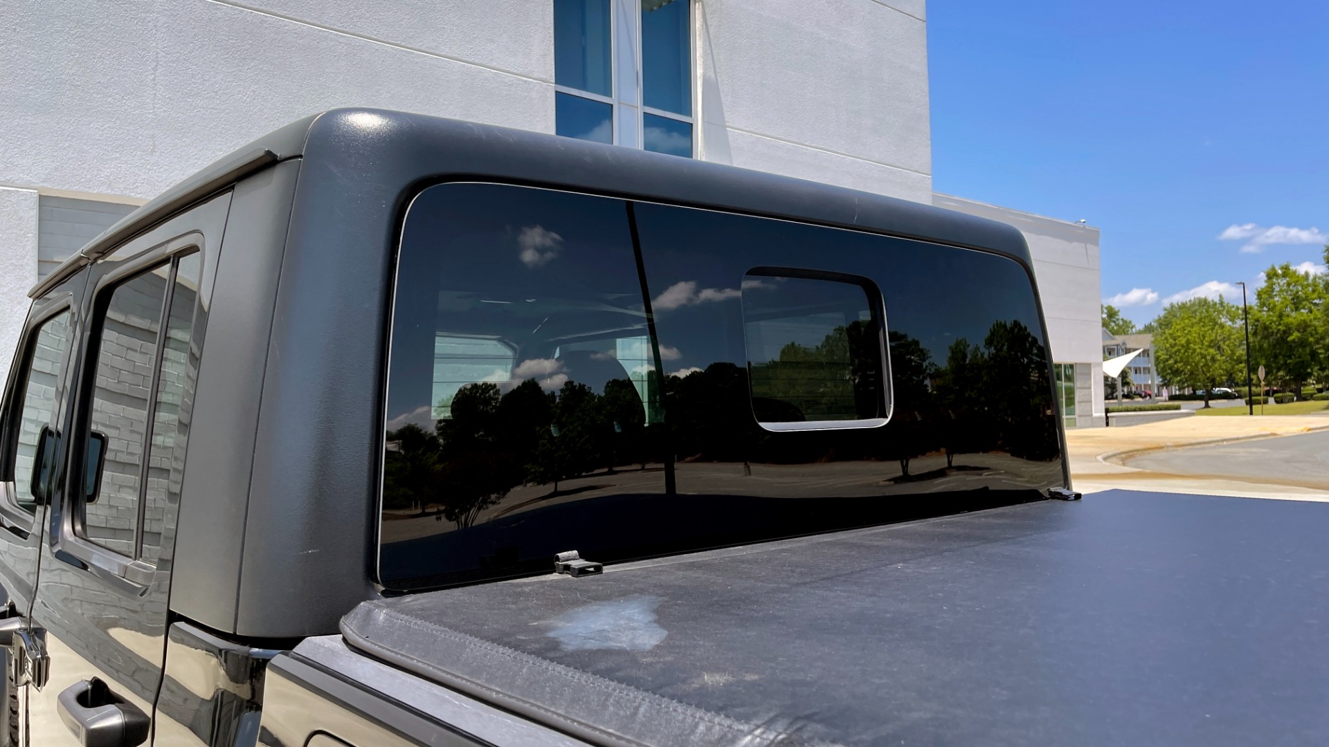 Used 2020 Jeep GLADIATOR SPORT 4X4 / 3.6L / AUTO / MAX TOW / TOUCH SCREEN / CAMERA for sale $42,995 at Formula Imports in Charlotte NC 28227 22
