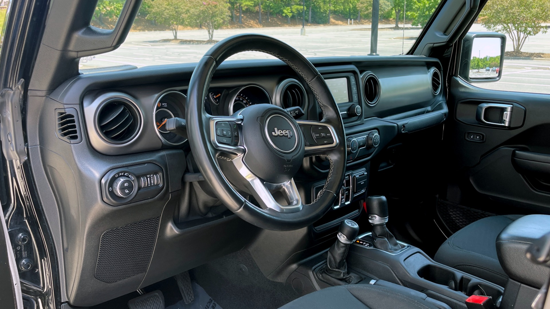 Used 2020 Jeep GLADIATOR SPORT 4X4 / 3.6L / AUTO / MAX TOW / TOUCH SCREEN / CAMERA for sale Sold at Formula Imports in Charlotte NC 28227 25