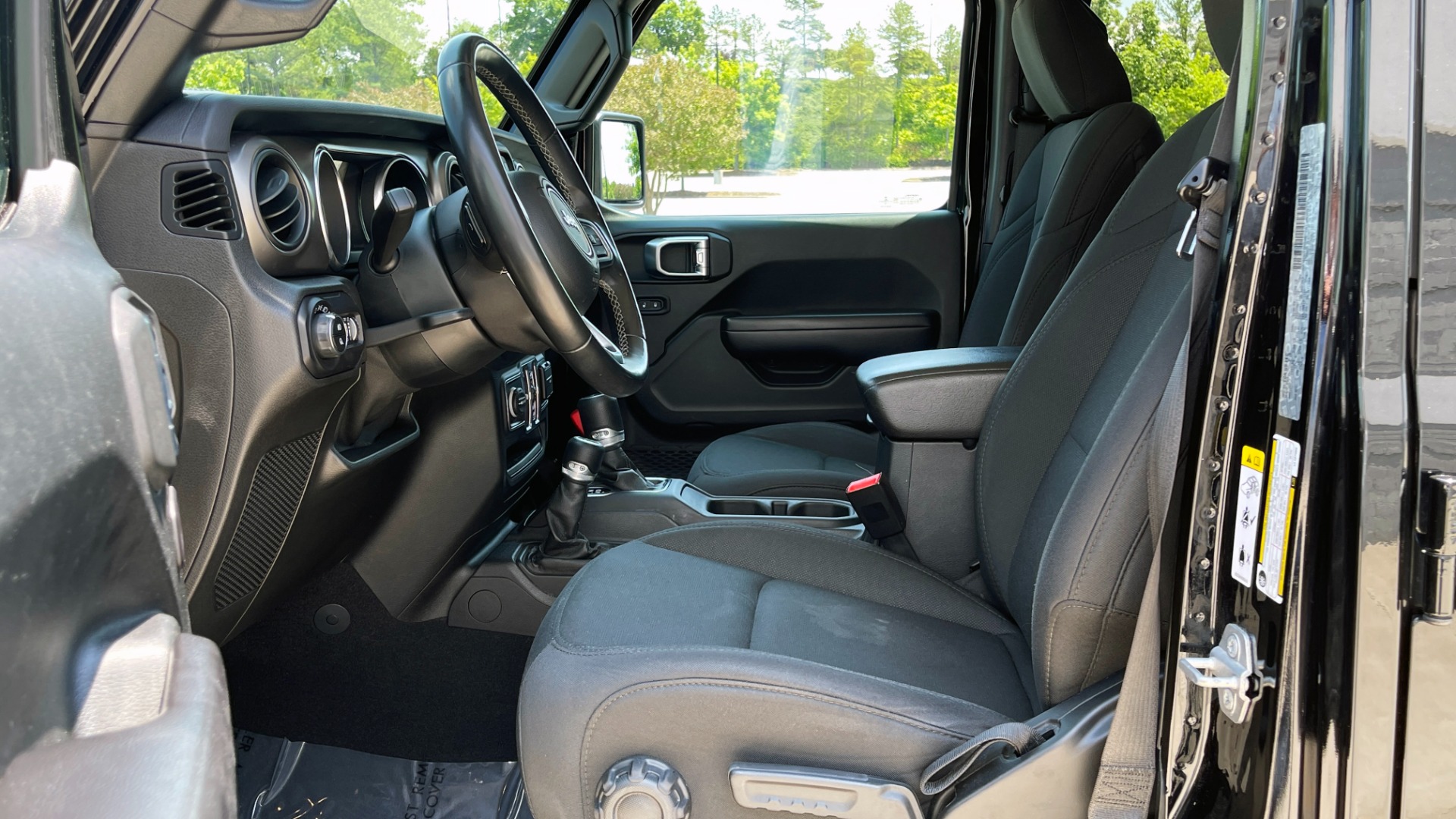 Used 2020 Jeep GLADIATOR SPORT 4X4 / 3.6L / AUTO / MAX TOW / TOUCH SCREEN / CAMERA for sale Sold at Formula Imports in Charlotte NC 28227 26