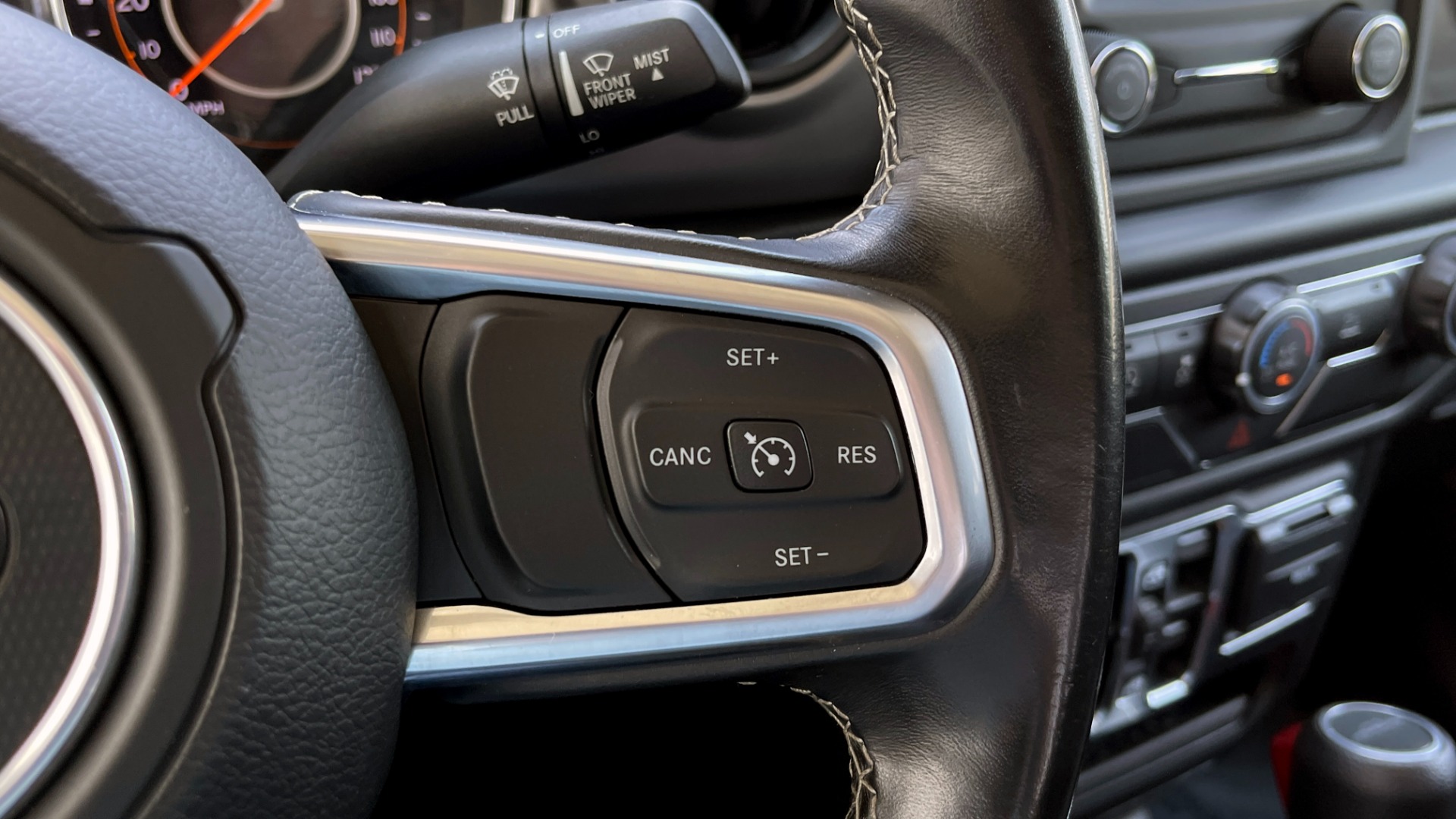 Used 2020 Jeep GLADIATOR SPORT 4X4 / 3.6L / AUTO / MAX TOW / TOUCH SCREEN / CAMERA for sale Sold at Formula Imports in Charlotte NC 28227 30