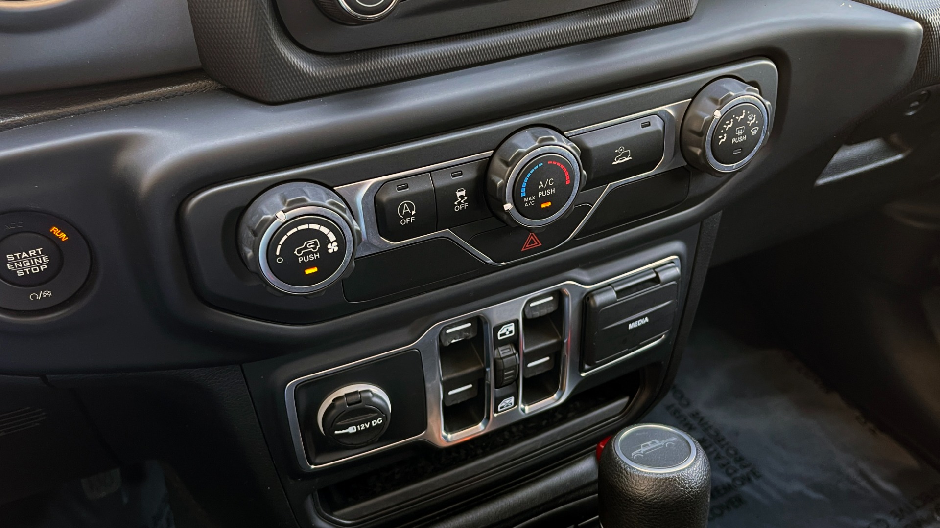 Used 2020 Jeep GLADIATOR SPORT 4X4 / 3.6L / AUTO / MAX TOW / TOUCH SCREEN / CAMERA for sale Sold at Formula Imports in Charlotte NC 28227 35