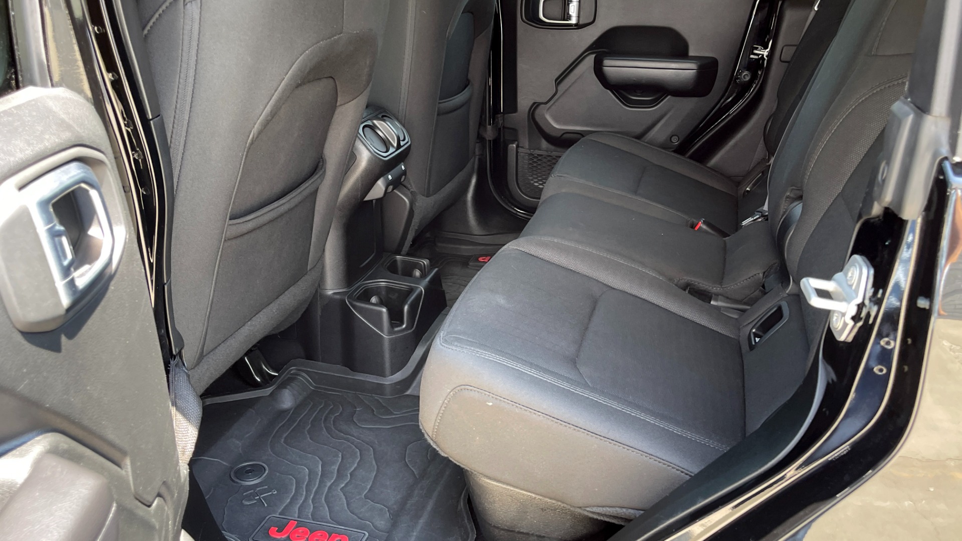 Used 2020 Jeep GLADIATOR SPORT 4X4 / 3.6L / AUTO / MAX TOW / TOUCH SCREEN / CAMERA for sale $42,995 at Formula Imports in Charlotte NC 28227 42