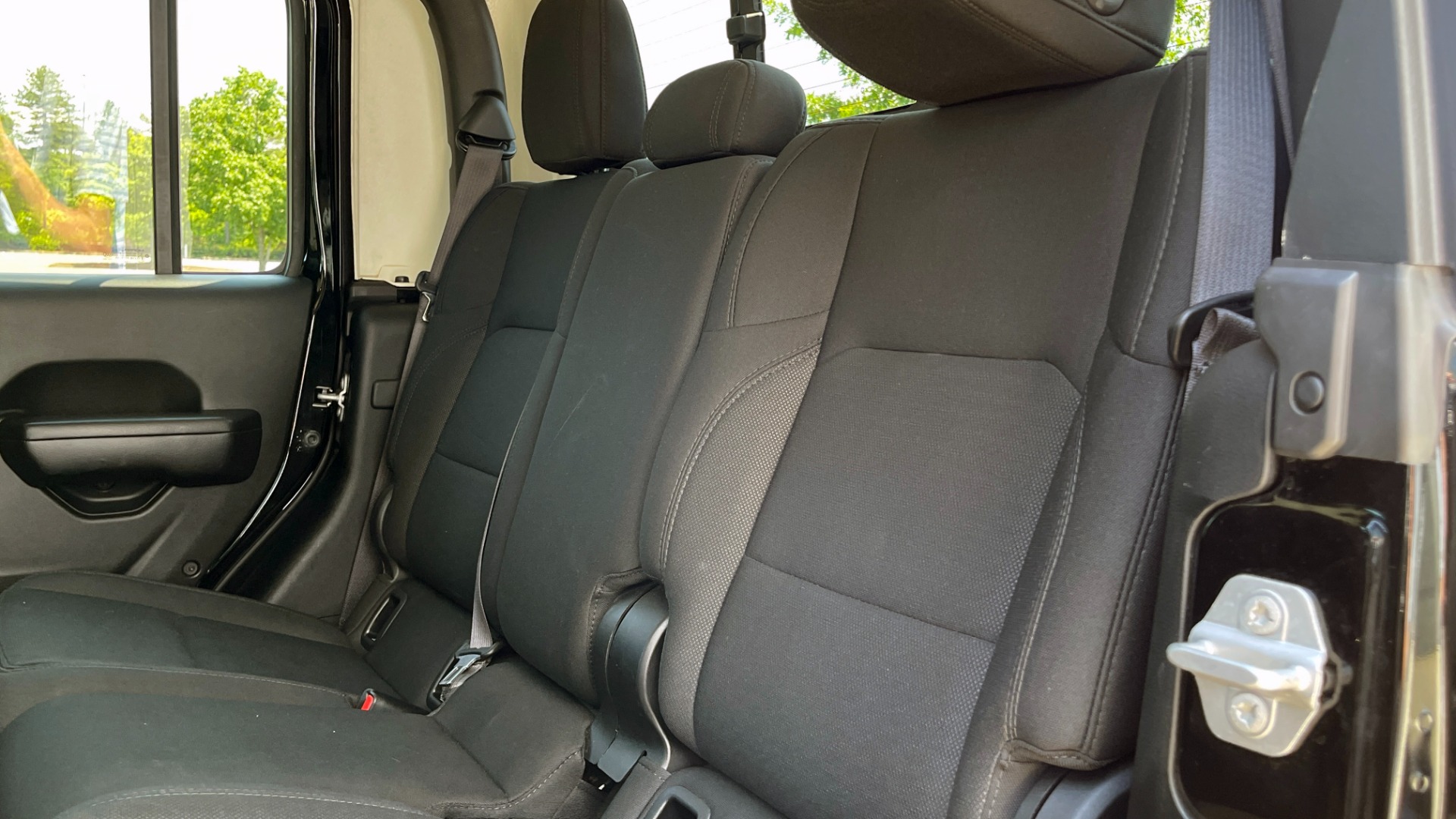 Used 2020 Jeep GLADIATOR SPORT 4X4 / 3.6L / AUTO / MAX TOW / TOUCH SCREEN / CAMERA for sale Sold at Formula Imports in Charlotte NC 28227 43