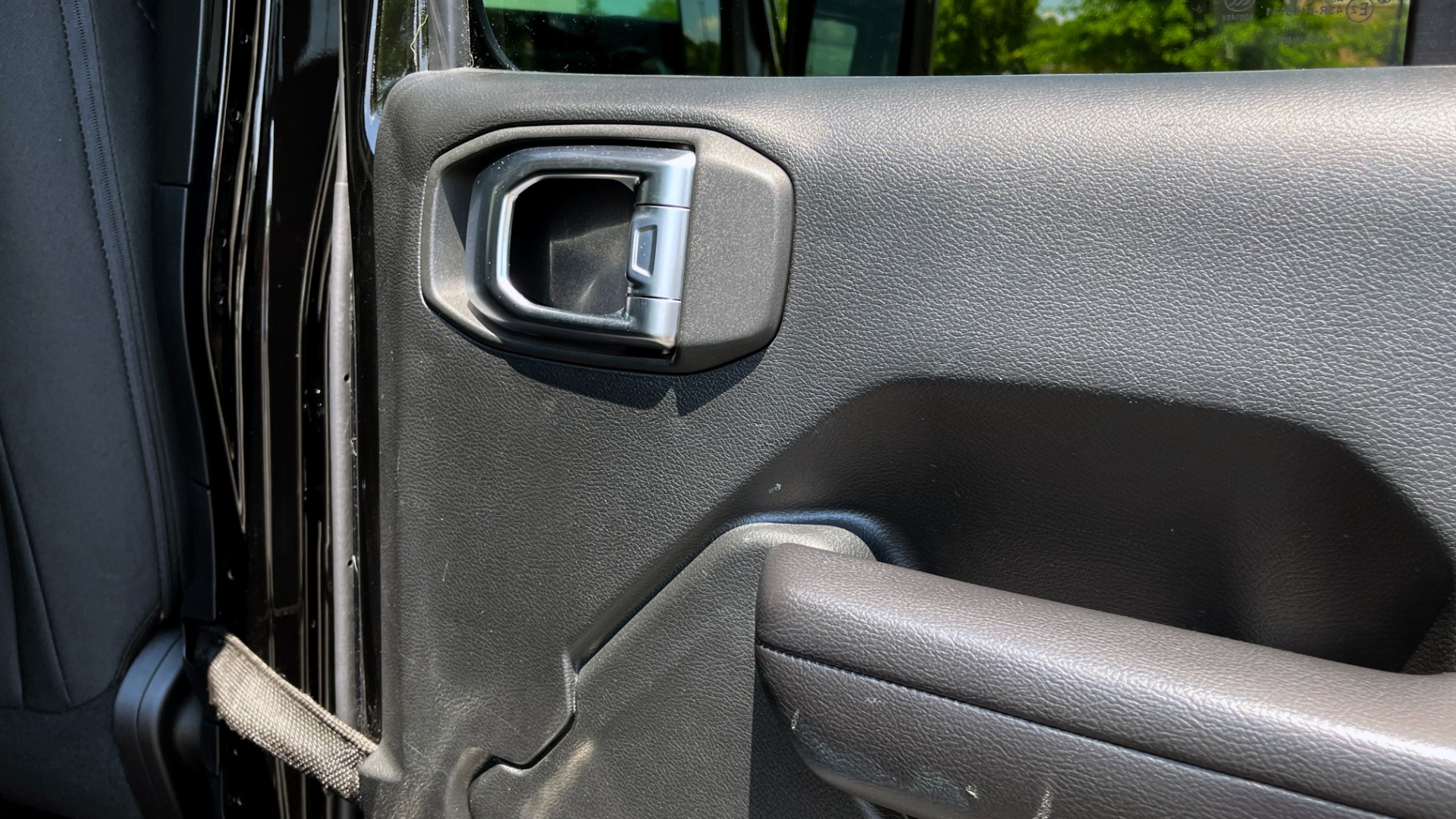 Used 2020 Jeep GLADIATOR SPORT 4X4 / 3.6L / AUTO / MAX TOW / TOUCH SCREEN / CAMERA for sale Sold at Formula Imports in Charlotte NC 28227 47