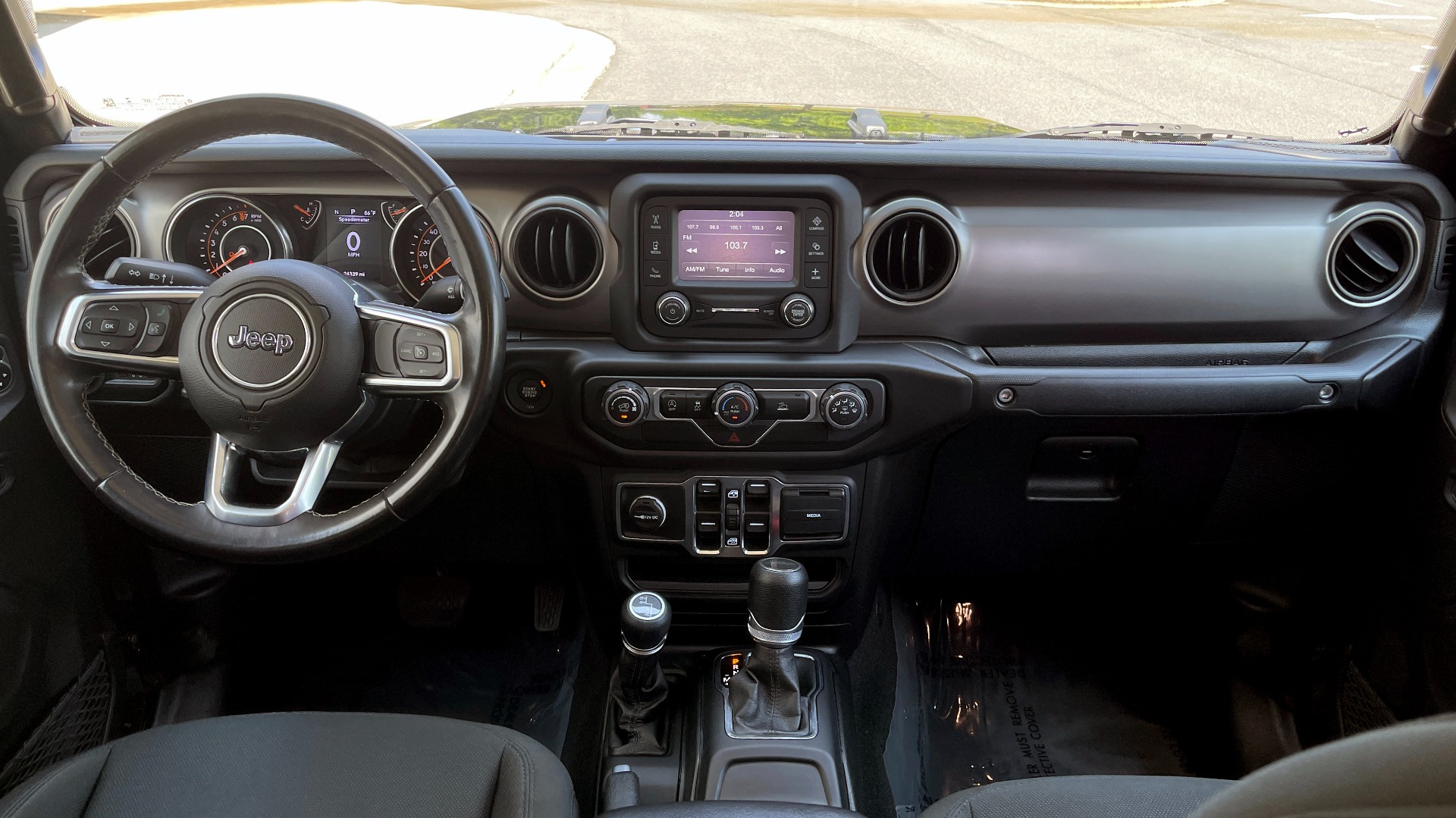 Used 2020 Jeep GLADIATOR SPORT 4X4 / 3.6L / AUTO / MAX TOW / TOUCH SCREEN / CAMERA for sale Sold at Formula Imports in Charlotte NC 28227 50
