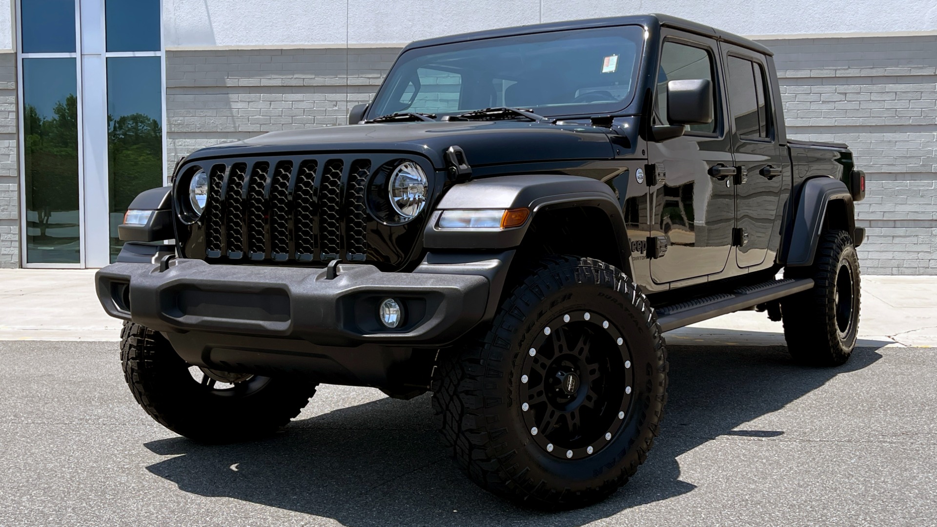 Used 2020 Jeep GLADIATOR SPORT 4X4 / 3.6L / AUTO / MAX TOW / TOUCH SCREEN / CAMERA for sale Sold at Formula Imports in Charlotte NC 28227 1