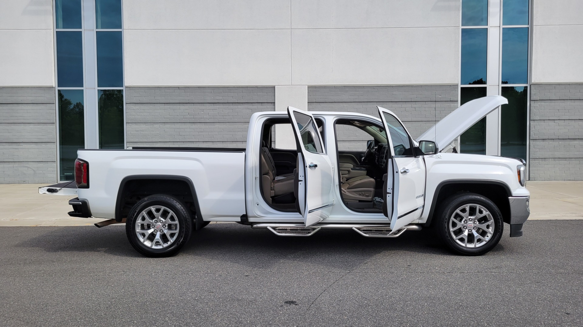 Used 2016 GMC SIERRA 1500 SLT 4X4 Z71 CREWCAB / NAV / BOSE / HTS STS & STRNG WHL / CAMERA for sale $29,695 at Formula Imports in Charlotte NC 28227 15