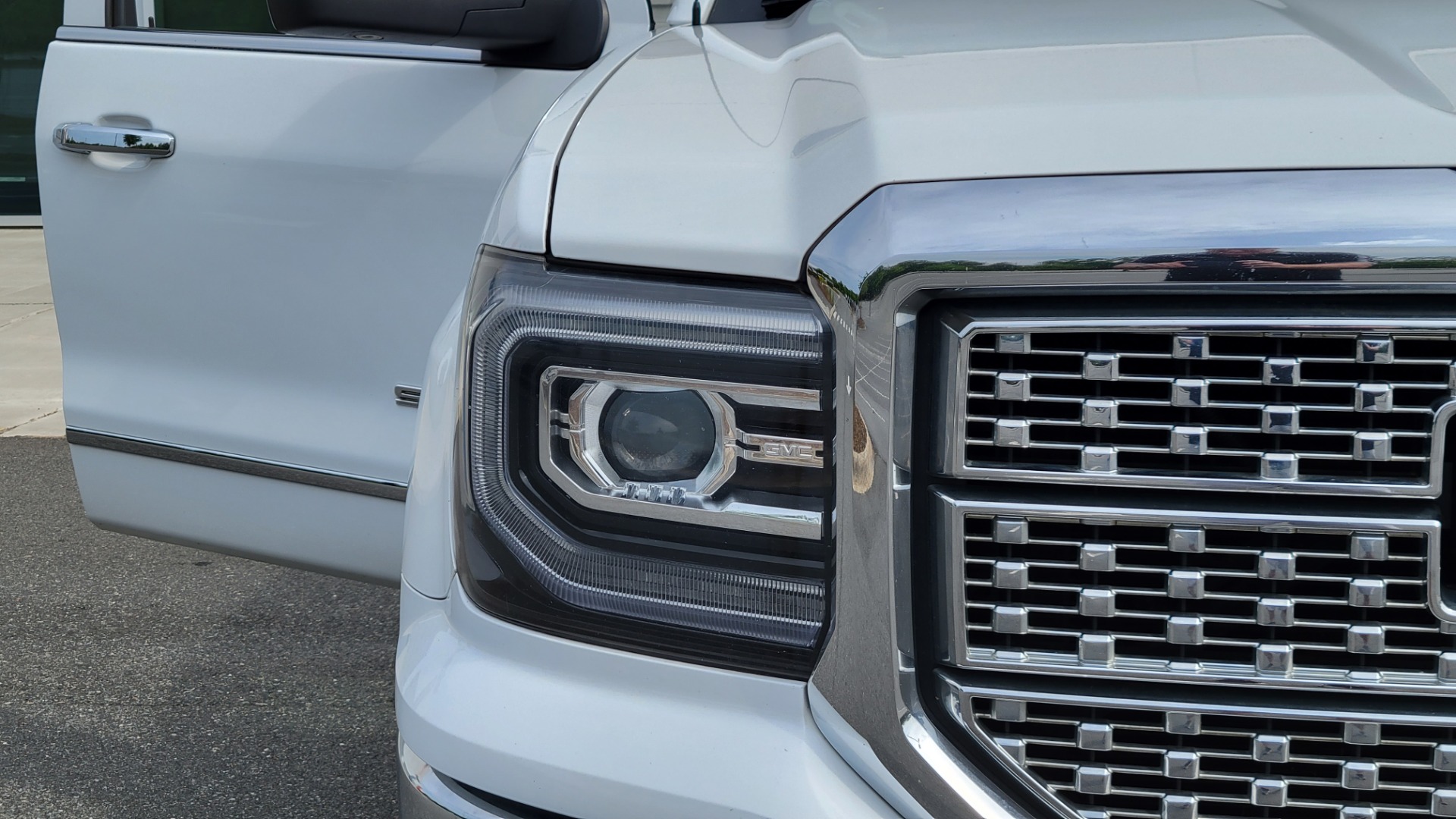 Used 2016 GMC SIERRA 1500 SLT 4X4 Z71 CREWCAB / NAV / BOSE / HTS STS & STRNG WHL / CAMERA for sale $29,695 at Formula Imports in Charlotte NC 28227 28