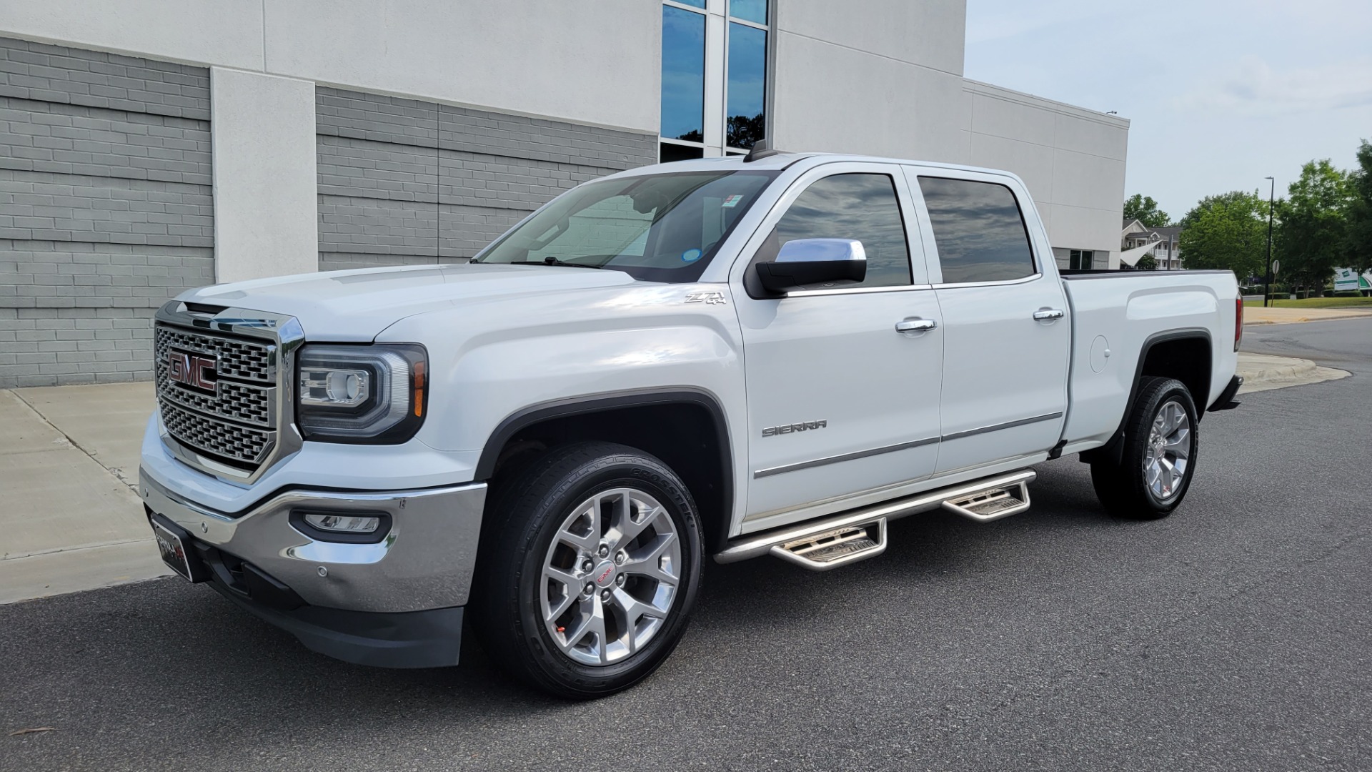 Used 2016 GMC SIERRA 1500 SLT 4X4 Z71 CREWCAB / NAV / BOSE / HTS STS & STRNG WHL / CAMERA for sale $29,695 at Formula Imports in Charlotte NC 28227 3