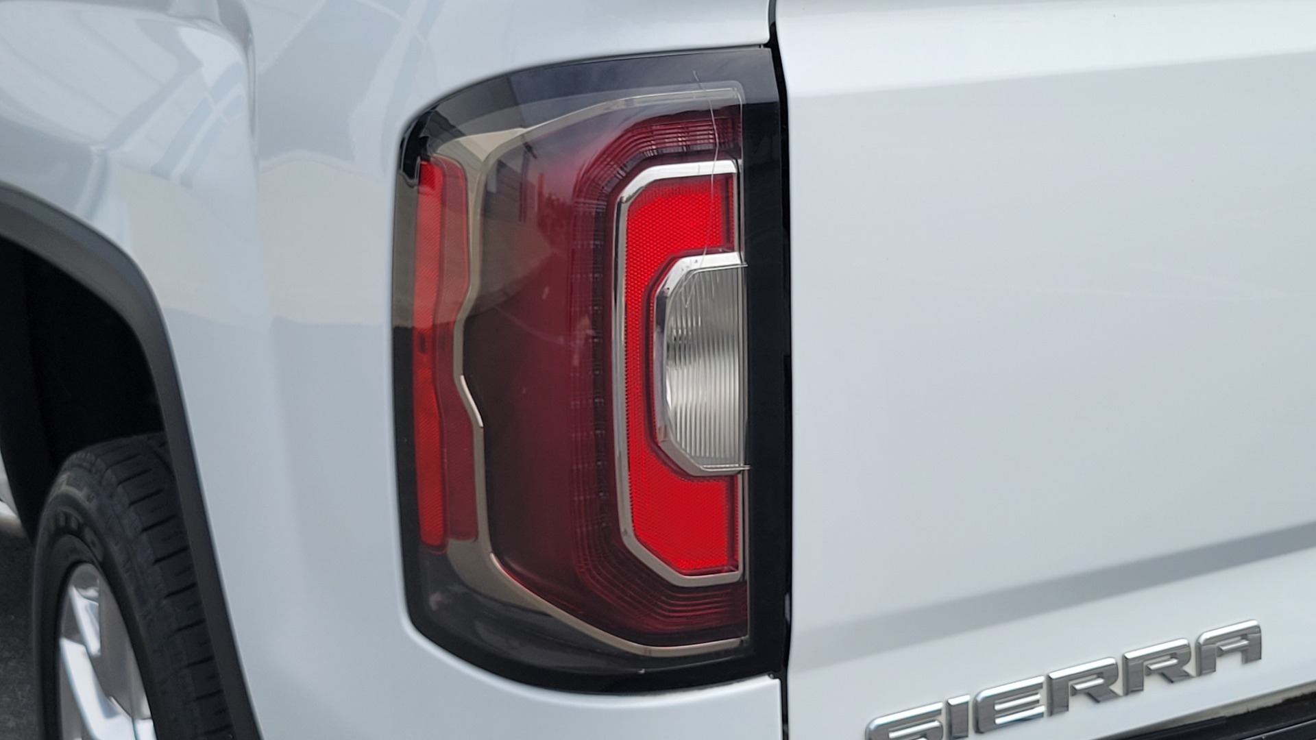 Used 2016 GMC SIERRA 1500 SLT 4X4 Z71 CREWCAB / NAV / BOSE / HTS STS & STRNG WHL / CAMERA for sale $29,695 at Formula Imports in Charlotte NC 28227 34