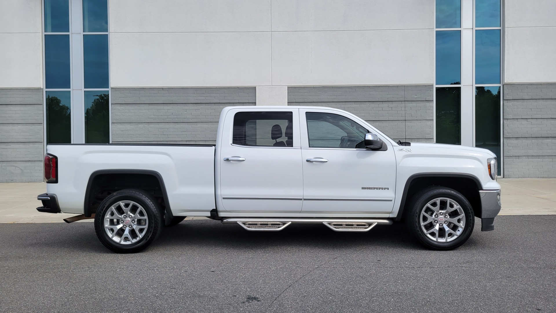 Used 2016 GMC SIERRA 1500 SLT 4X4 Z71 CREWCAB / NAV / BOSE / HTS STS & STRNG WHL / CAMERA for sale Sold at Formula Imports in Charlotte NC 28227 7