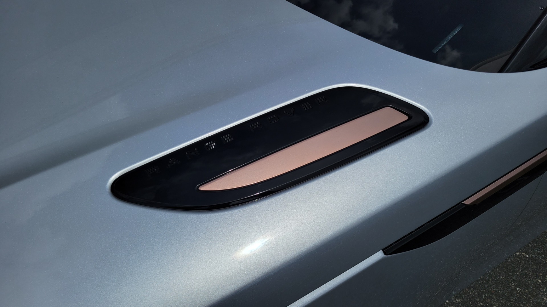 Used 2018 Land Rover RANGE ROVER VELAR R-DYNAMIC / NAV / MERIDIAN / SUNROOF / CAMERA for sale Sold at Formula Imports in Charlotte NC 28227 14