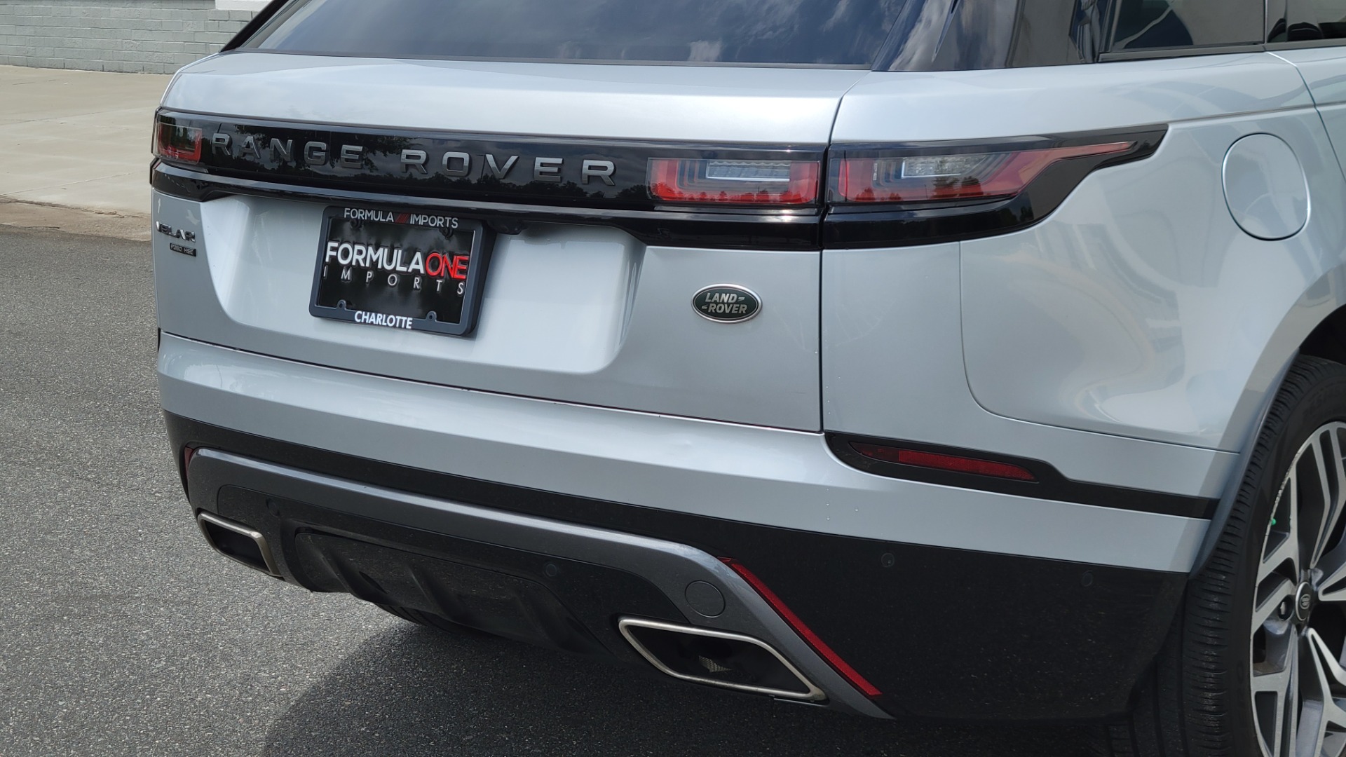 Used 2018 Land Rover RANGE ROVER VELAR R-DYNAMIC / NAV / MERIDIAN / SUNROOF / CAMERA for sale Sold at Formula Imports in Charlotte NC 28227 38