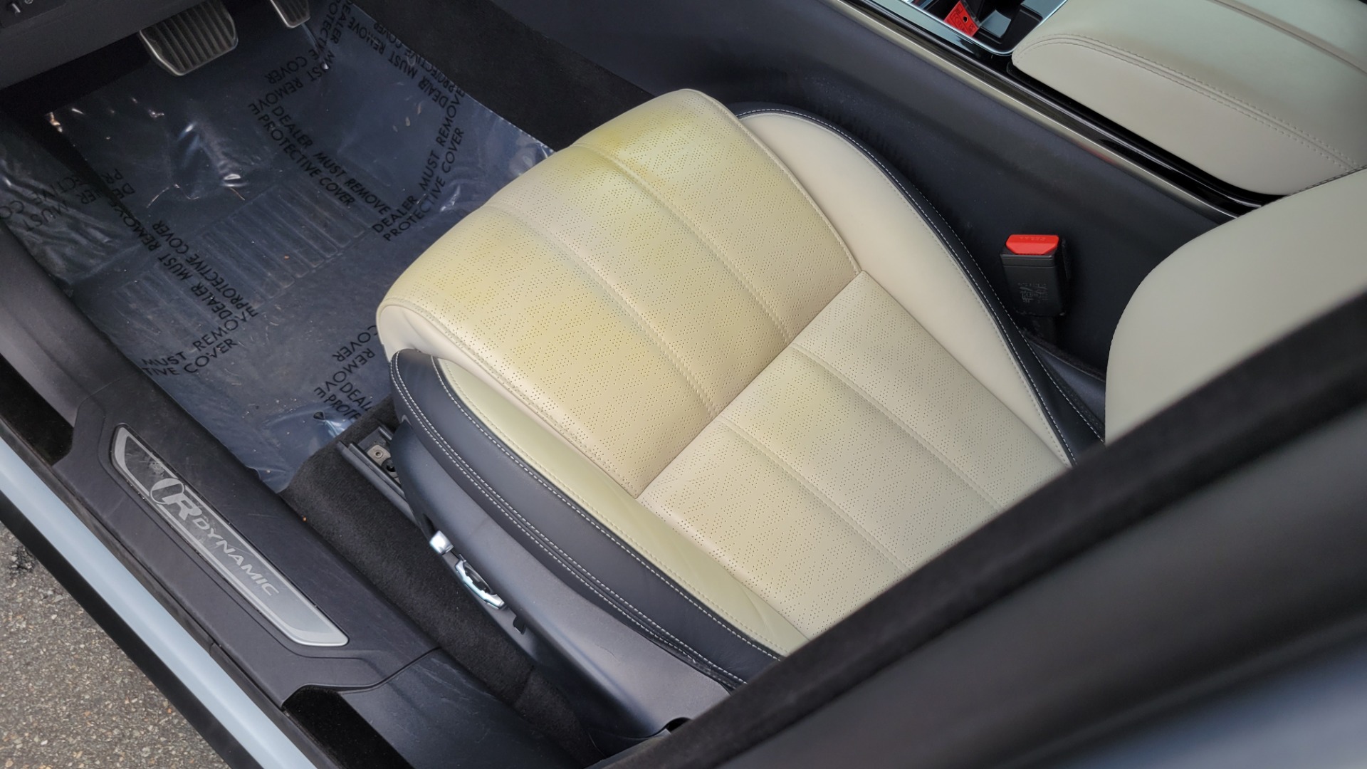 Used 2018 Land Rover RANGE ROVER VELAR R-DYNAMIC / NAV / MERIDIAN / SUNROOF / CAMERA for sale $58,995 at Formula Imports in Charlotte NC 28227 43