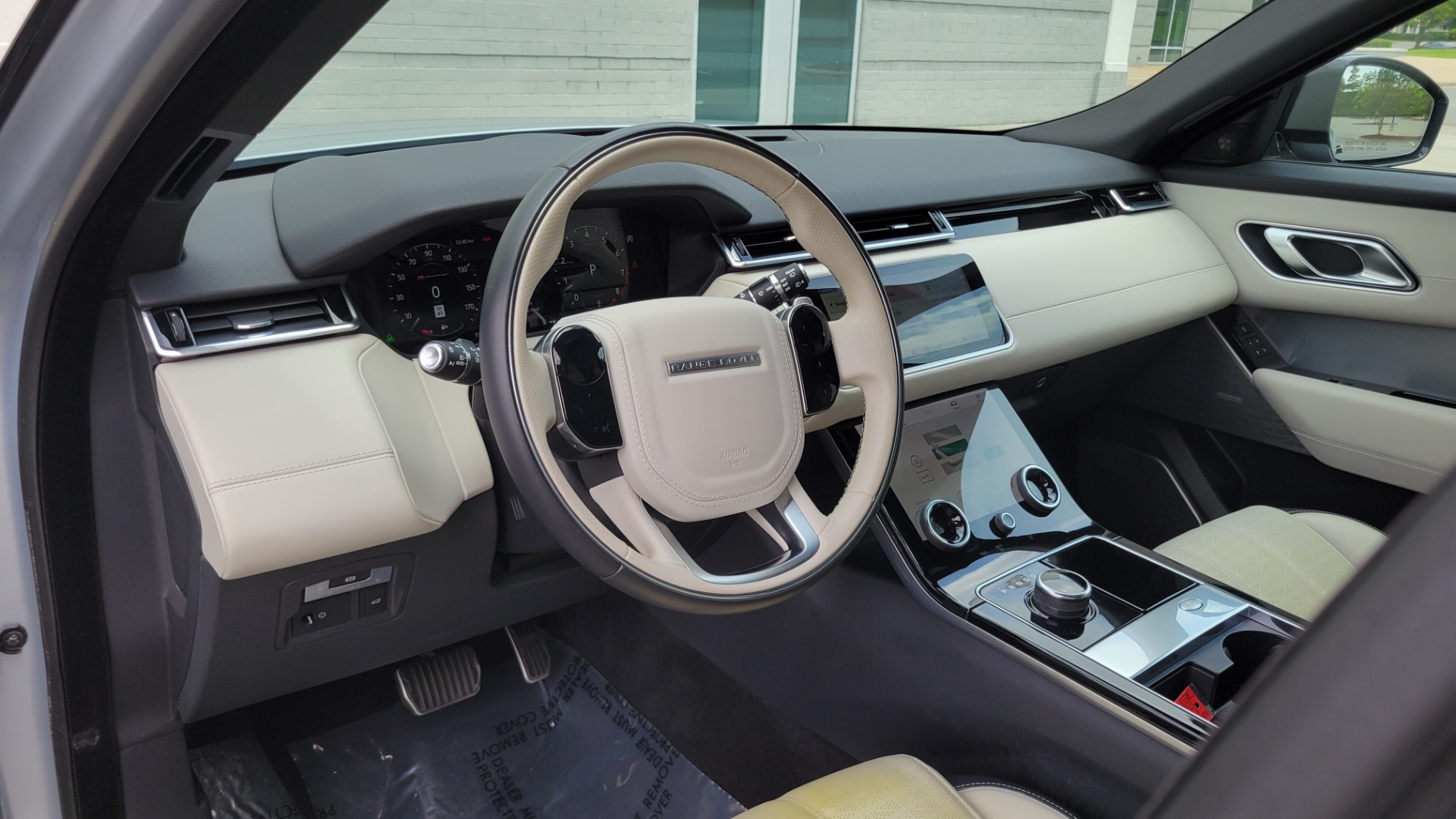 Used 2018 Land Rover RANGE ROVER VELAR R-DYNAMIC / NAV / MERIDIAN / SUNROOF / CAMERA for sale Sold at Formula Imports in Charlotte NC 28227 46