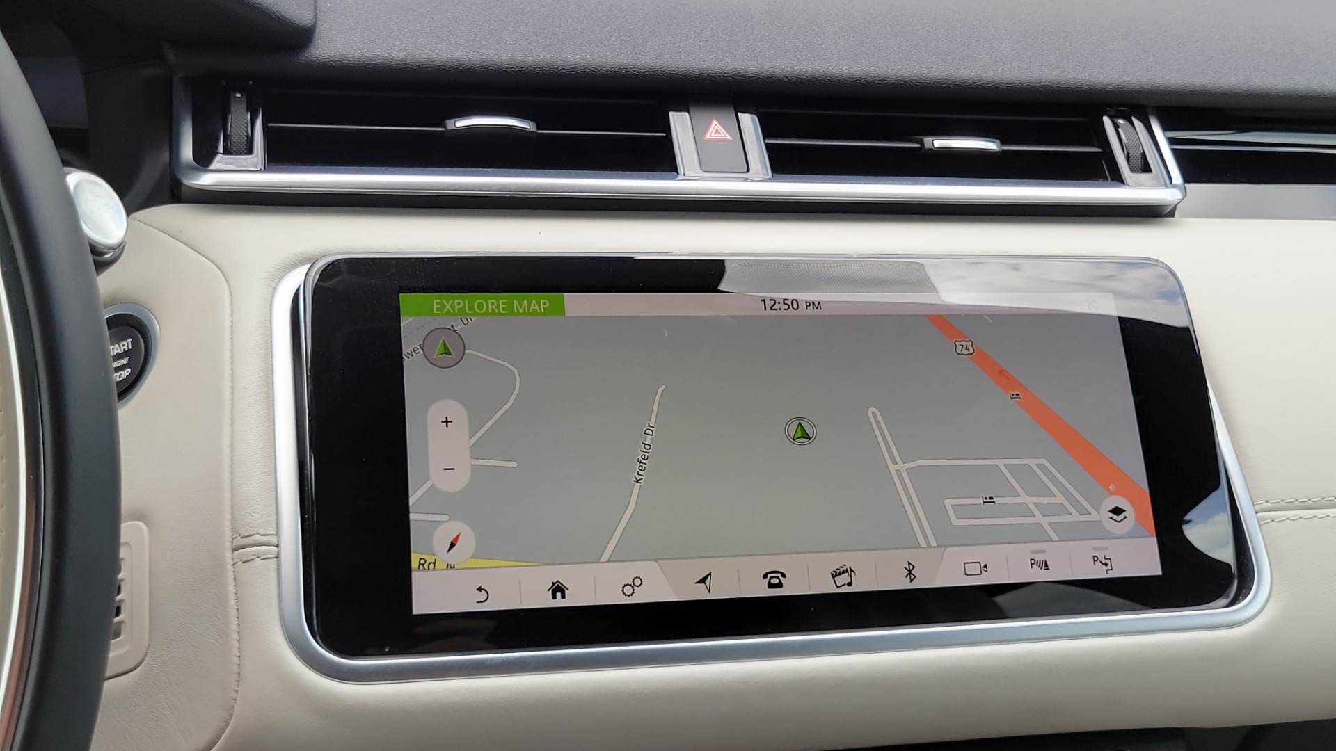 Used 2018 Land Rover RANGE ROVER VELAR R-DYNAMIC / NAV / MERIDIAN / SUNROOF / CAMERA for sale $58,995 at Formula Imports in Charlotte NC 28227 57