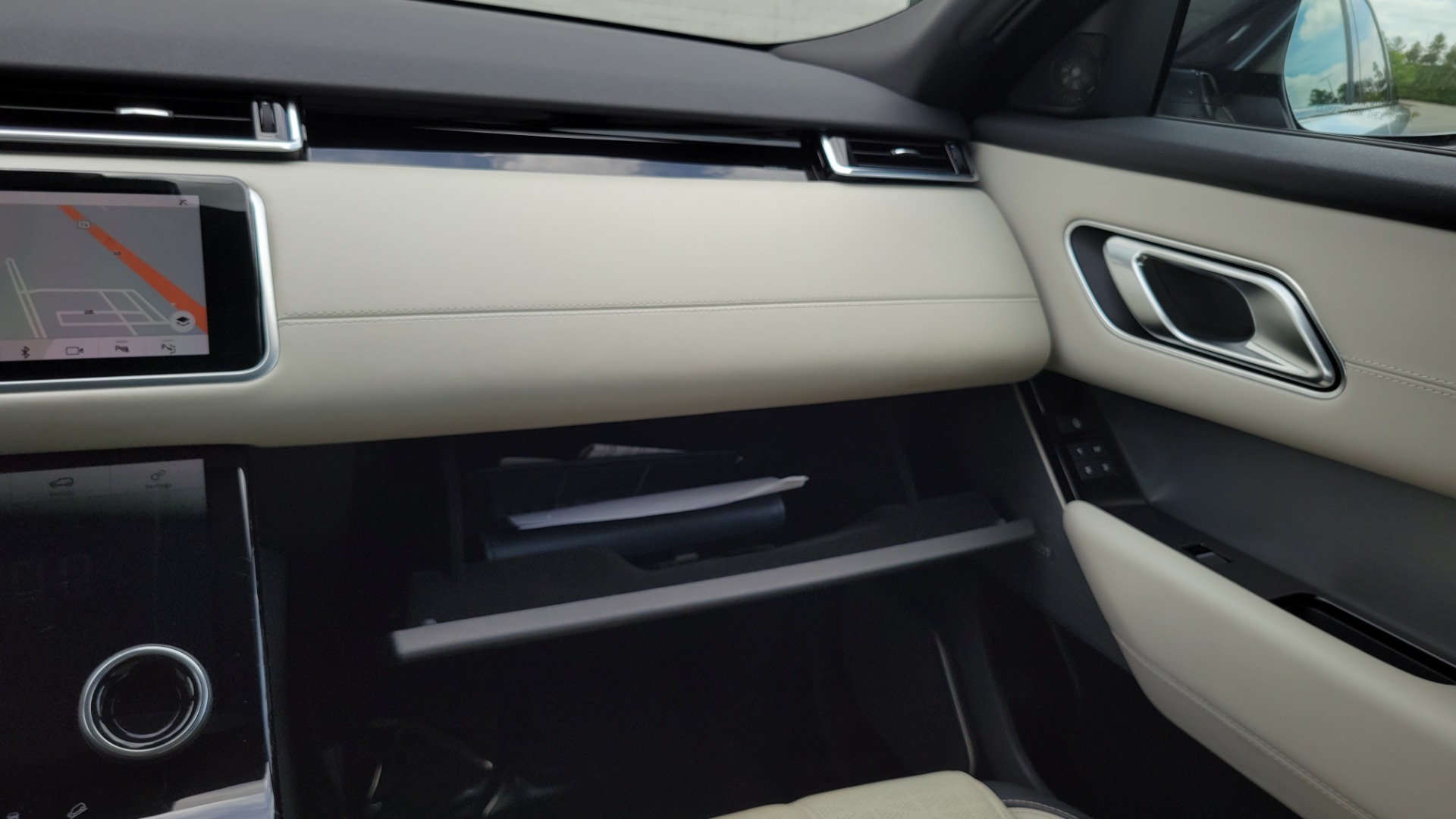 Used 2018 Land Rover RANGE ROVER VELAR R-DYNAMIC / NAV / MERIDIAN / SUNROOF / CAMERA for sale $58,995 at Formula Imports in Charlotte NC 28227 60