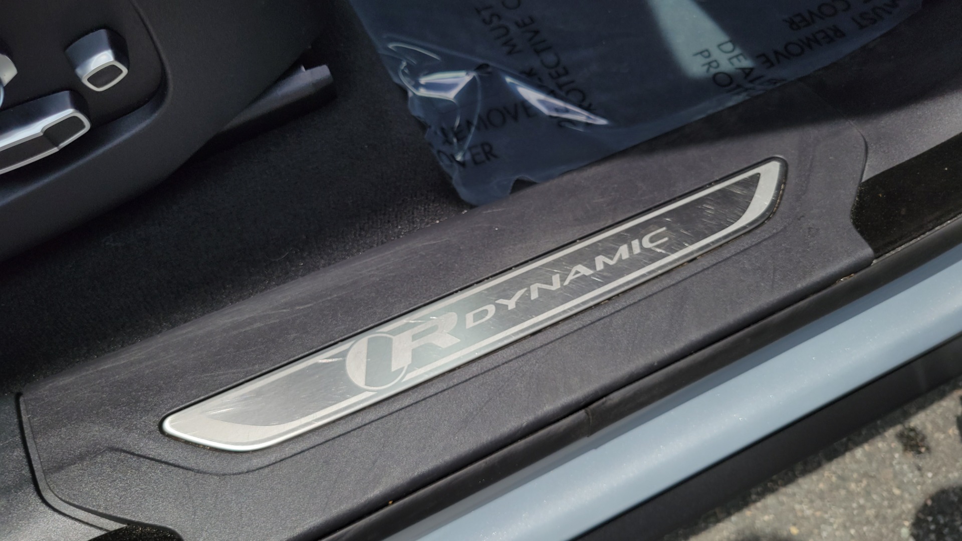 Used 2018 Land Rover RANGE ROVER VELAR R-DYNAMIC / NAV / MERIDIAN / SUNROOF / CAMERA for sale $58,995 at Formula Imports in Charlotte NC 28227 79