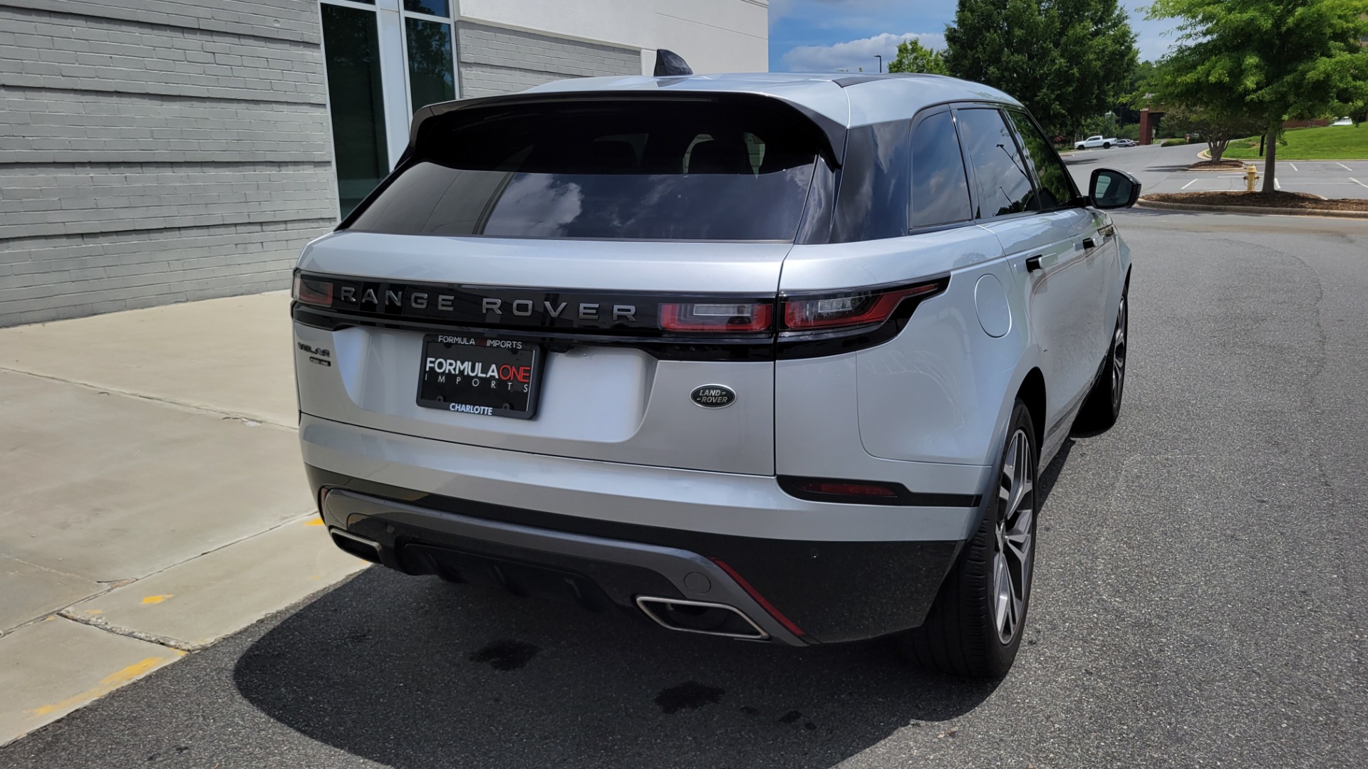 Used 2018 Land Rover RANGE ROVER VELAR R-DYNAMIC / NAV / MERIDIAN / SUNROOF / CAMERA for sale $58,995 at Formula Imports in Charlotte NC 28227 8