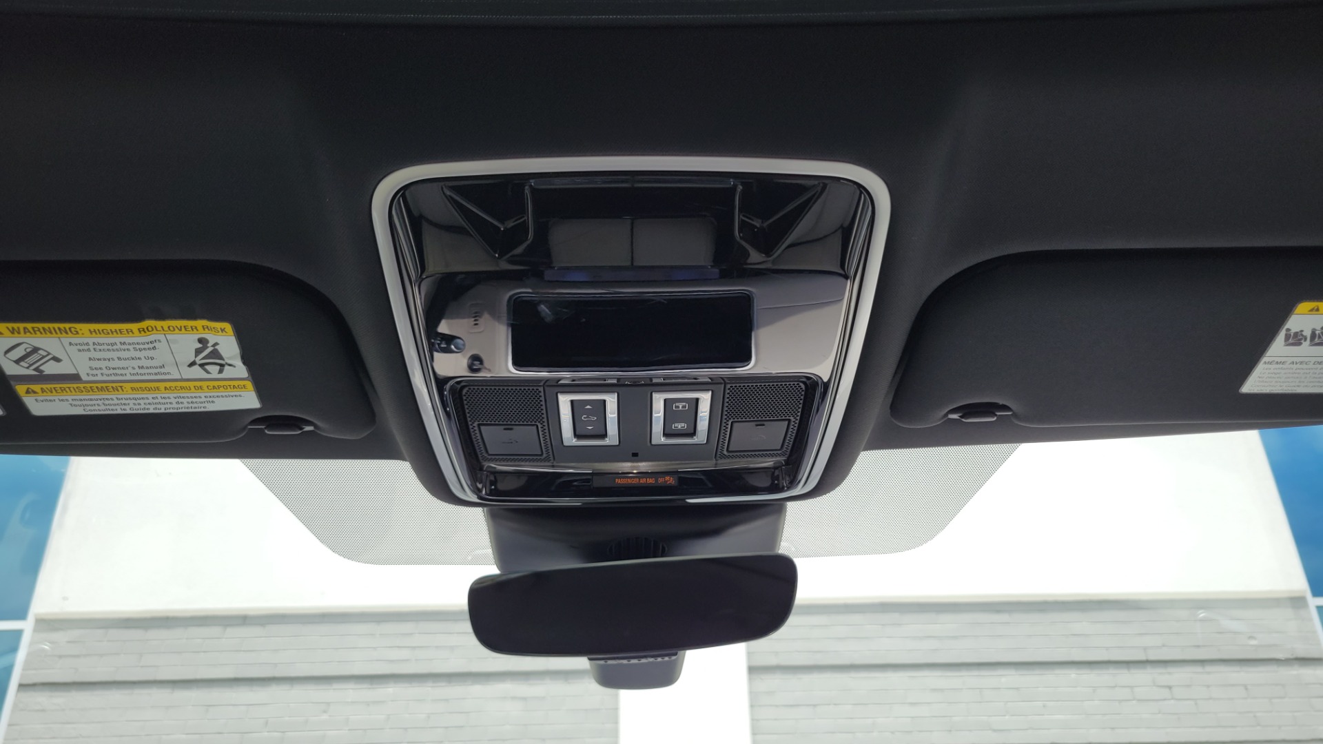 Used 2018 Land Rover RANGE ROVER VELAR R-DYNAMIC / NAV / MERIDIAN / SUNROOF / CAMERA for sale $58,995 at Formula Imports in Charlotte NC 28227 90