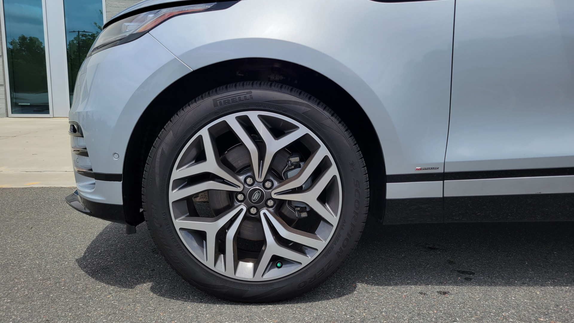Used 2018 Land Rover RANGE ROVER VELAR R-DYNAMIC / NAV / MERIDIAN / SUNROOF / CAMERA for sale Sold at Formula Imports in Charlotte NC 28227 91