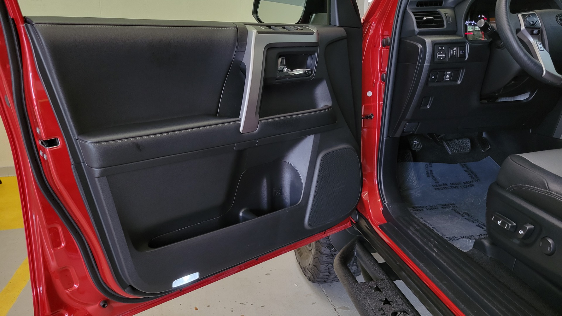 Used 2021 Toyota 4RUNNER SR5 PREMIUM 4X4 / 4.0L V6 / NAV / SUNROOF / PREM SOUND / CAMERA for sale $48,995 at Formula Imports in Charlotte NC 28227 35